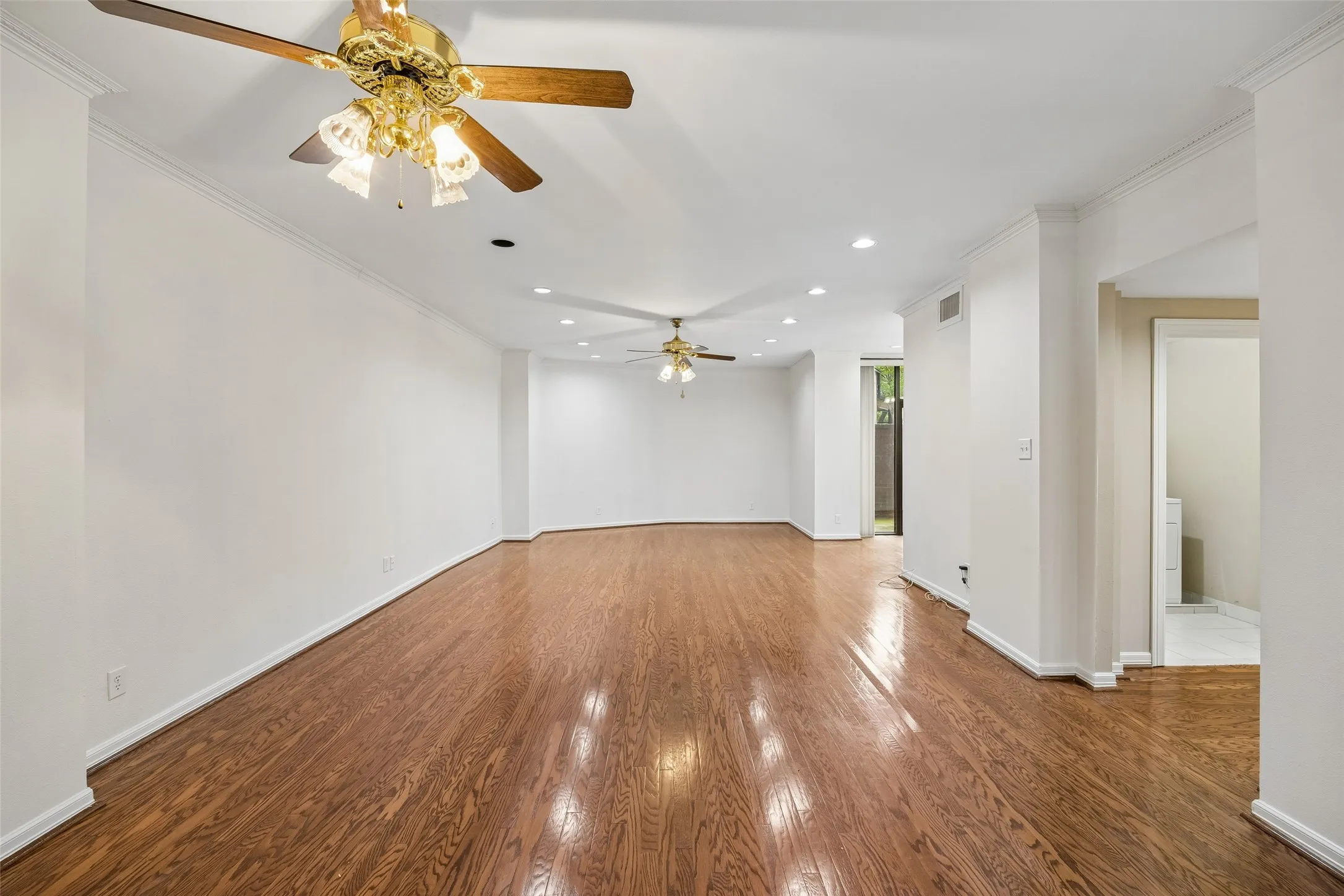 Condominium For Sale in Dallas County , 5200 Keller Springs Road 110, Dallas, Texas 75248, 1 Bedroom, 2 Bathroom, Garage spaces, 1,766 Sqft, built in 1981, mls#21230887, Real Estate Agent in Dallas, Homes For Sale in Dallas county, Homes For Sale in Dallas, Realtor in Dallas Texas, Real Estate Brokerage Independent Realty Texas, Luminita Cordes Realtor