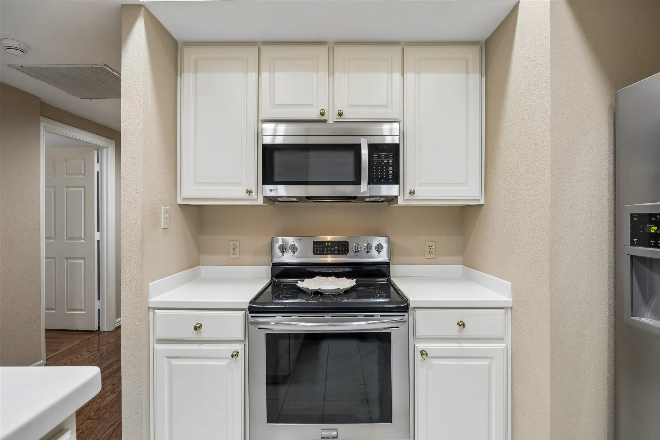 Condominium For Sale in Dallas County , 5200 Keller Springs Road 110, Dallas, Texas 75248, 1 Bedroom, 2 Bathroom, Garage spaces, 1,766 Sqft, built in 1981, mls#21230887, Real Estate Agent in Dallas, Homes For Sale in Dallas county, Homes For Sale in Dallas, Realtor in Dallas Texas, Real Estate Brokerage Independent Realty Texas, Luminita Cordes Realtor