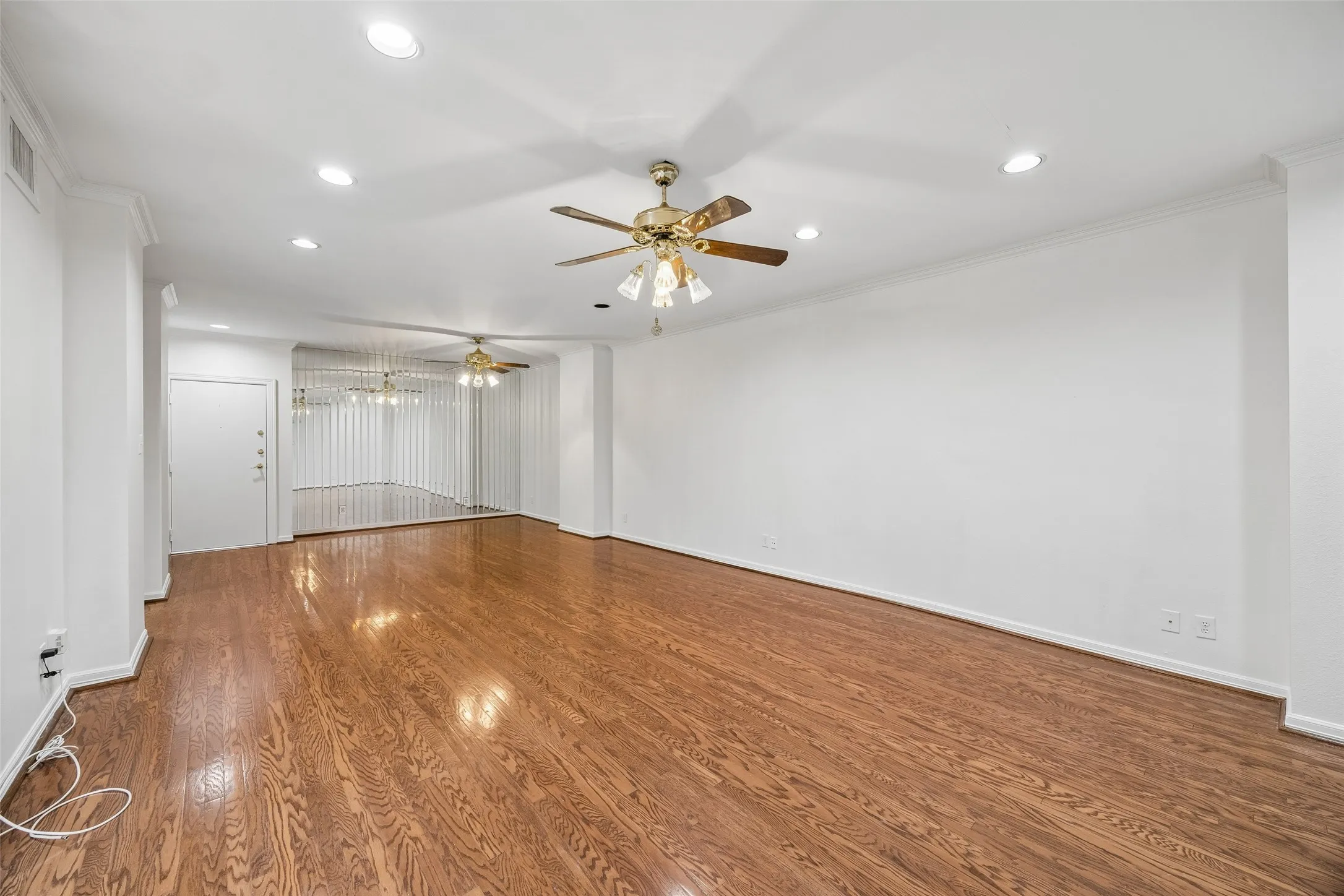 Condominium For Sale in Dallas County , 5200 Keller Springs Road 110, Dallas, Texas 75248, 1 Bedroom, 2 Bathroom, Garage spaces, 1,766 Sqft, built in 1981, mls#21230887, Real Estate Agent in Dallas, Homes For Sale in Dallas county, Homes For Sale in Dallas, Realtor in Dallas Texas, Real Estate Brokerage Independent Realty Texas, Luminita Cordes Realtor