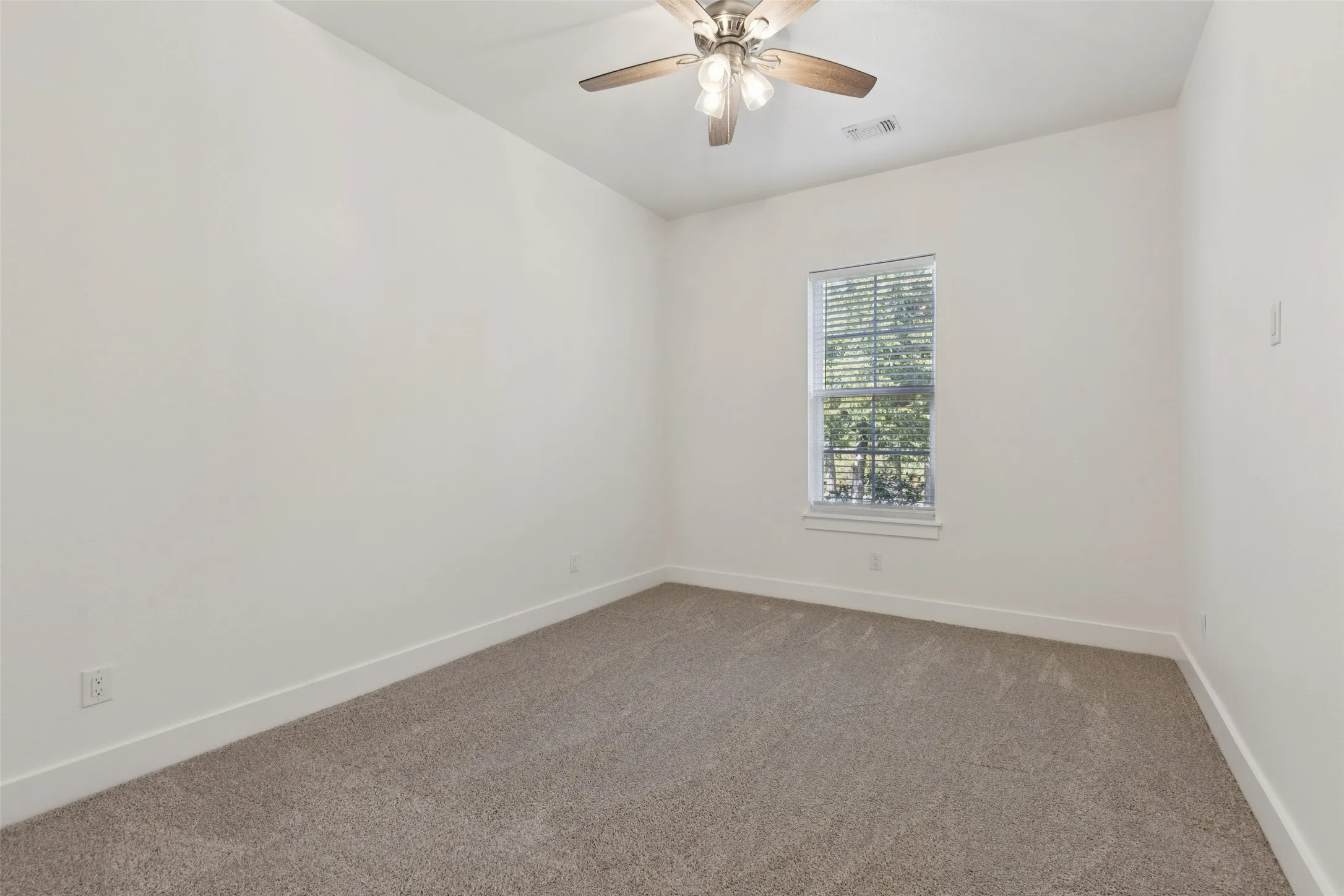 Single Family Residence For Sale in Collin County , 4594 Lake Breeze Drive, Mc Kinney, Texas 75071, 4 Bedroom, 4 Bathroom, 3 Garage spaces, 3,959 Sqft, built in 2018, Preowned, mls#21248521, Real Estate Agent in Mc Kinney, Homes For Sale in Collin county, Homes For Sale in Mc Kinney, Realtor in Mc Kinney Texas, Real Estate Brokerage Independent Realty Texas, Luminita Cordes Realtor