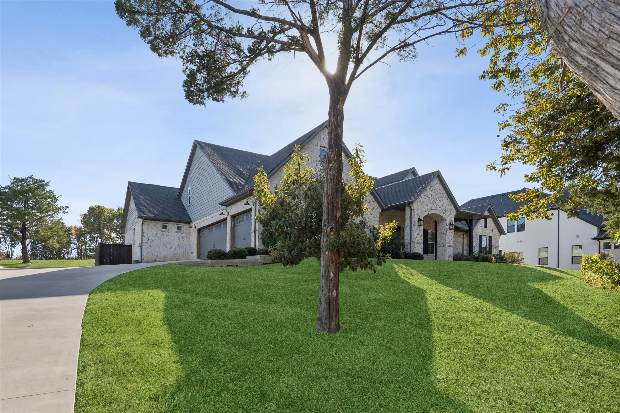 Single Family Residence For Sale in Collin County , 4594 Lake Breeze Drive, Mc Kinney, Texas 75071, 4 Bedroom, 4 Bathroom, 3 Garage spaces, 3,959 Sqft, built in 2018, Preowned, mls#21248521, Real Estate Agent in Mc Kinney, Homes For Sale in Collin county, Homes For Sale in Mc Kinney, Realtor in Mc Kinney Texas, Real Estate Brokerage Independent Realty Texas, Luminita Cordes Realtor