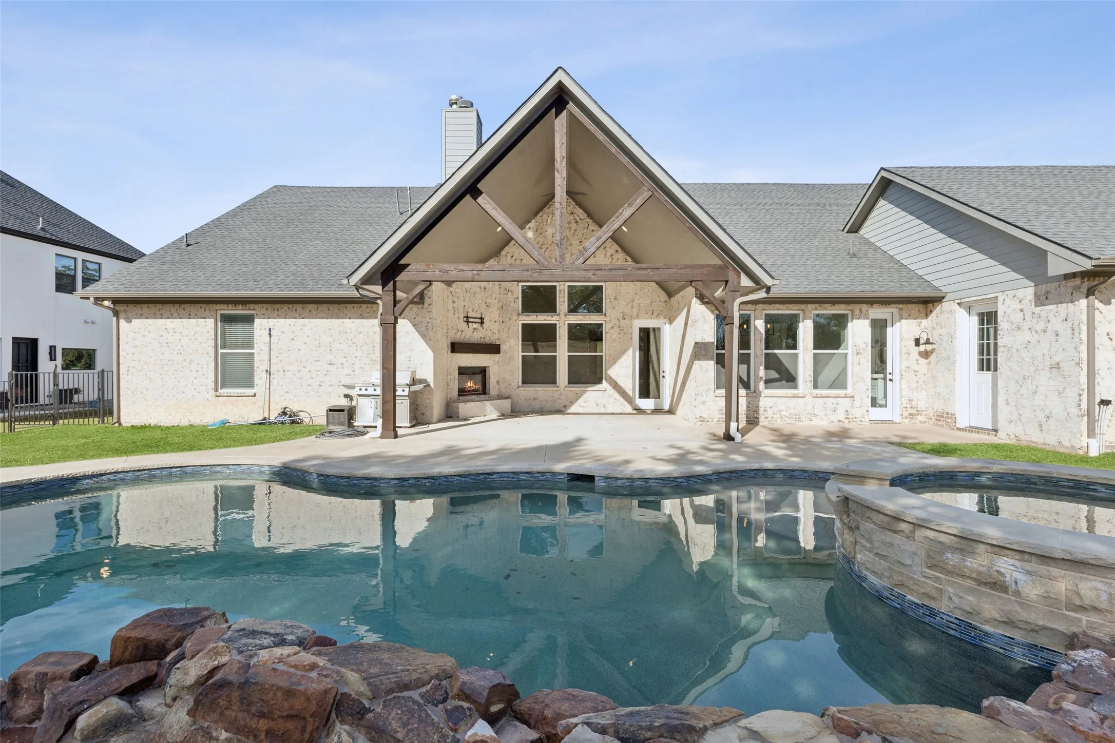 Single Family Residence For Sale in Collin County , 4594 Lake Breeze Drive, Mc Kinney, Texas 75071, 4 Bedroom, 4 Bathroom, 3 Garage spaces, 3,959 Sqft, built in 2018, Preowned, mls#21248521, Real Estate Agent in Mc Kinney, Homes For Sale in Collin county, Homes For Sale in Mc Kinney, Realtor in Mc Kinney Texas, Real Estate Brokerage Independent Realty Texas, Luminita Cordes Realtor
