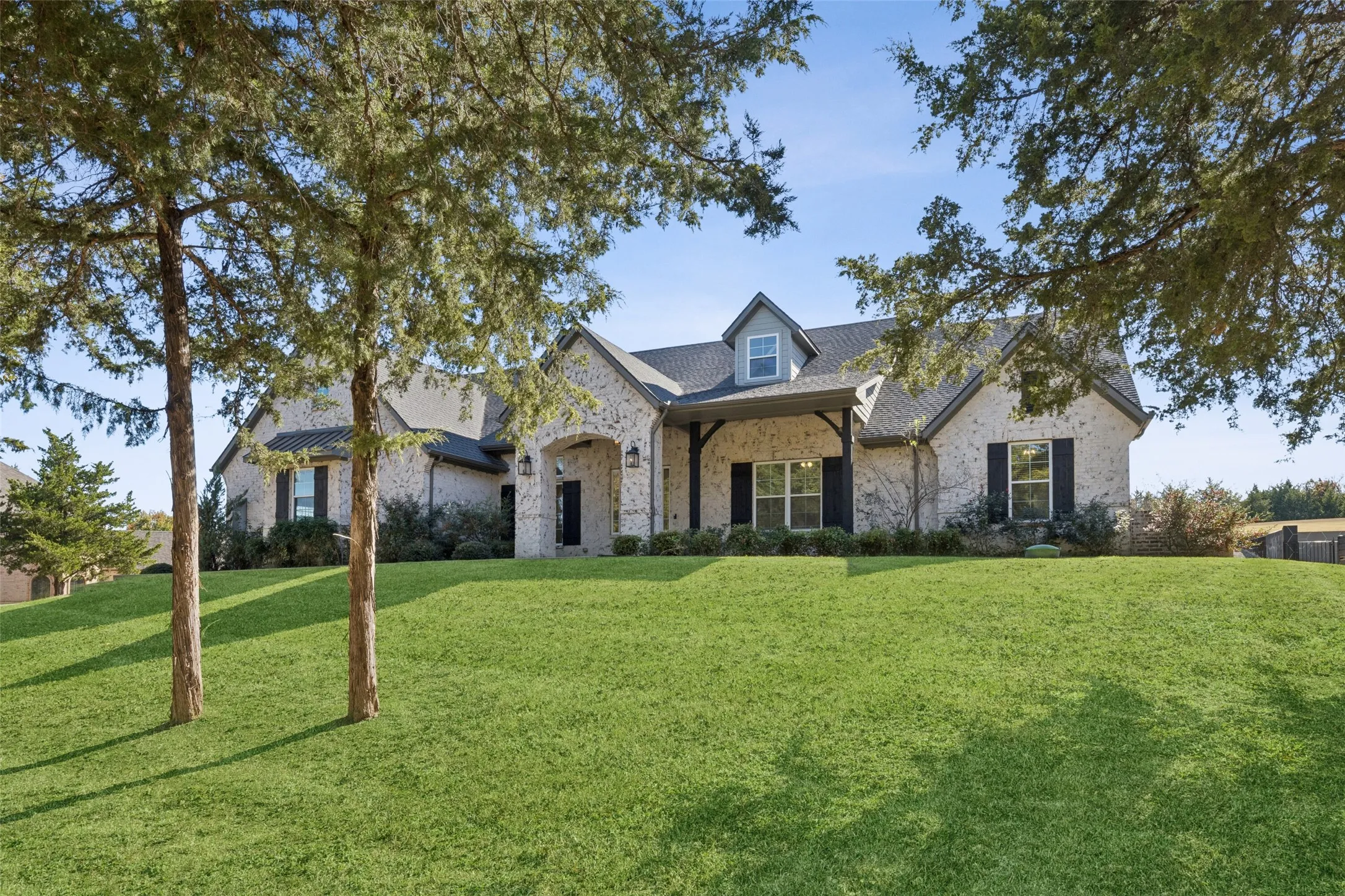 Single Family Residence For Sale in Collin County , 4594 Lake Breeze Drive, Mc Kinney, Texas 75071, 4 Bedroom, 4 Bathroom, 3 Garage spaces, 3,959 Sqft, built in 2018, Preowned, mls#21248521, Real Estate Agent in Mc Kinney, Homes For Sale in Collin county, Homes For Sale in Mc Kinney, Realtor in Mc Kinney Texas, Real Estate Brokerage Independent Realty Texas, Luminita Cordes Realtor
