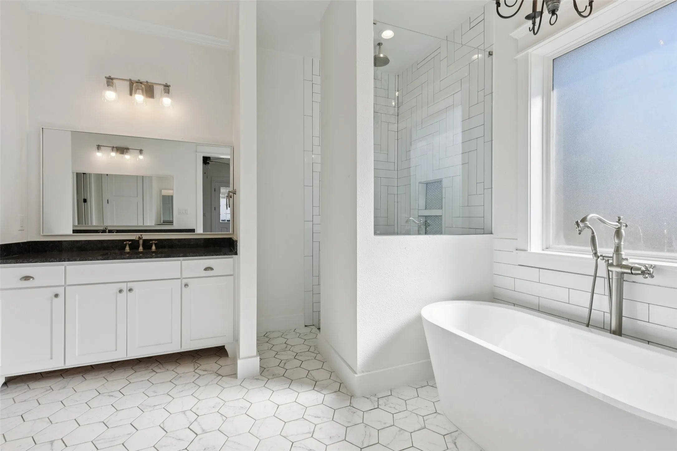 Single Family Residence For Sale in Collin County , 4594 Lake Breeze Drive, Mc Kinney, Texas 75071, 4 Bedroom, 4 Bathroom, 3 Garage spaces, 3,959 Sqft, built in 2018, Preowned, mls#21248521, Real Estate Agent in Mc Kinney, Homes For Sale in Collin county, Homes For Sale in Mc Kinney, Realtor in Mc Kinney Texas, Real Estate Brokerage Independent Realty Texas, Luminita Cordes Realtor