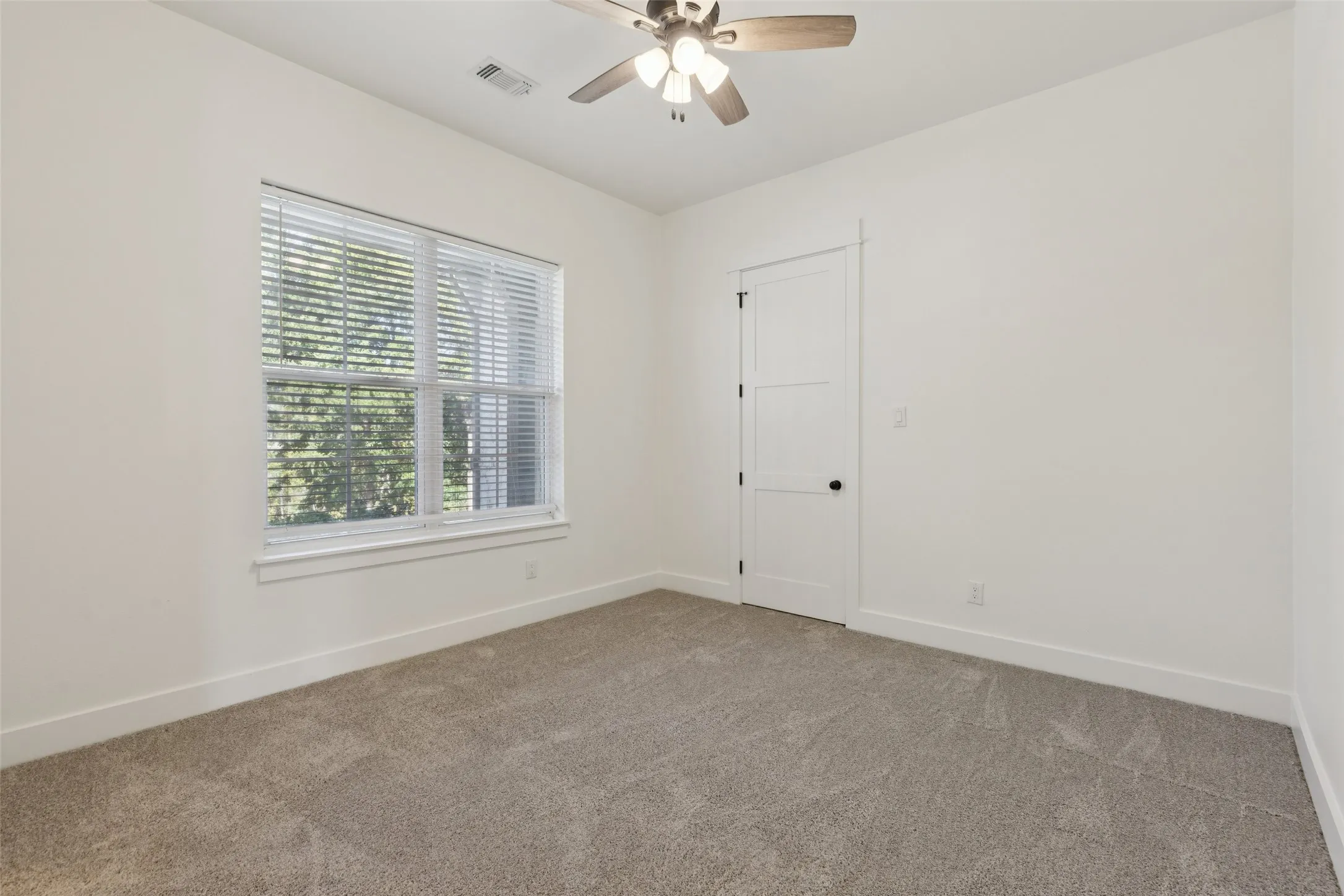 Single Family Residence For Sale in Collin County , 4594 Lake Breeze Drive, Mc Kinney, Texas 75071, 4 Bedroom, 4 Bathroom, 3 Garage spaces, 3,959 Sqft, built in 2018, Preowned, mls#21248521, Real Estate Agent in Mc Kinney, Homes For Sale in Collin county, Homes For Sale in Mc Kinney, Realtor in Mc Kinney Texas, Real Estate Brokerage Independent Realty Texas, Luminita Cordes Realtor