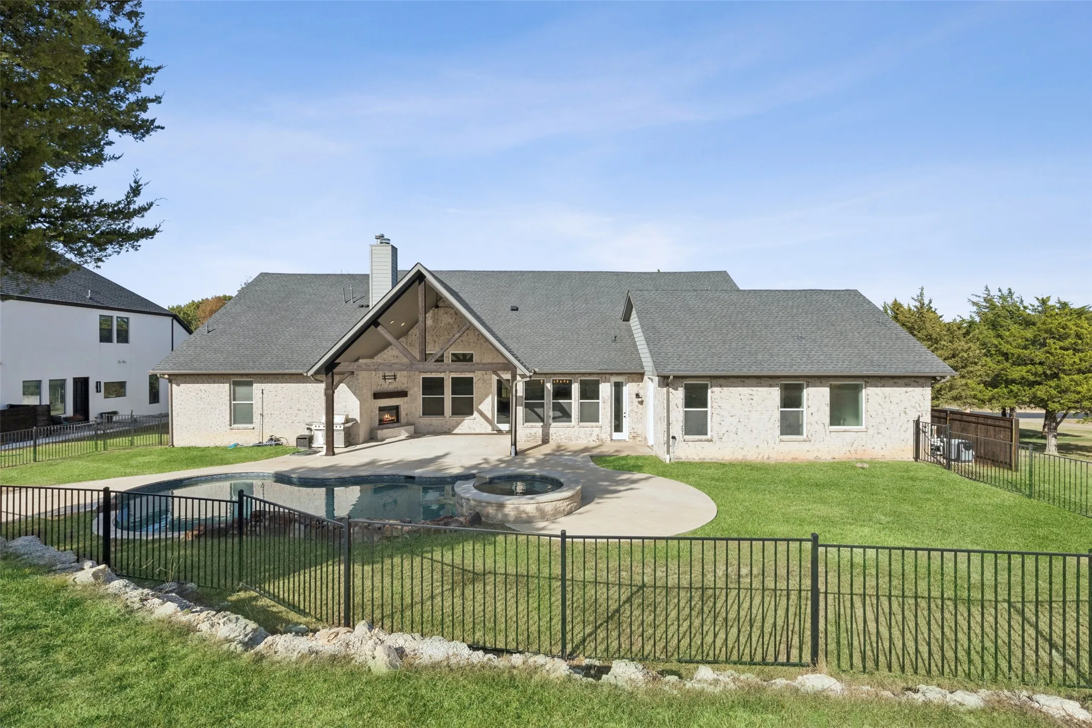 Single Family Residence For Sale in Collin County , 4594 Lake Breeze Drive, Mc Kinney, Texas 75071, 4 Bedroom, 4 Bathroom, 3 Garage spaces, 3,959 Sqft, built in 2018, Preowned, mls#21248521, Real Estate Agent in Mc Kinney, Homes For Sale in Collin county, Homes For Sale in Mc Kinney, Realtor in Mc Kinney Texas, Real Estate Brokerage Independent Realty Texas, Luminita Cordes Realtor