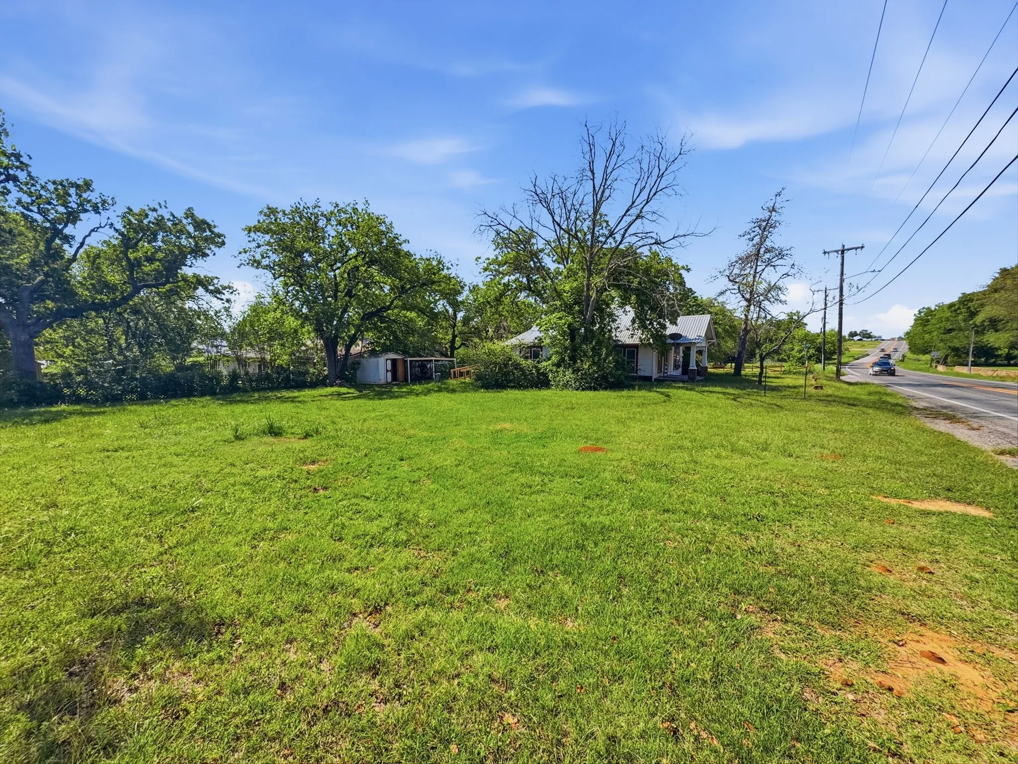 Single Family Residence For Sale in Hamilton County , 908 S Rice Street, Hamilton, Texas 76531, 3 Bedroom, 1 Bathroom, Garage spaces, 1,032 Sqft, built in 1945, mls#21251697, Real Estate Agent in Hamilton, Homes For Sale in Hamilton county, Homes For Sale in Hamilton, Realtor in Hamilton Texas, Real Estate Brokerage Independent Realty Texas, Luminita Cordes Realtor