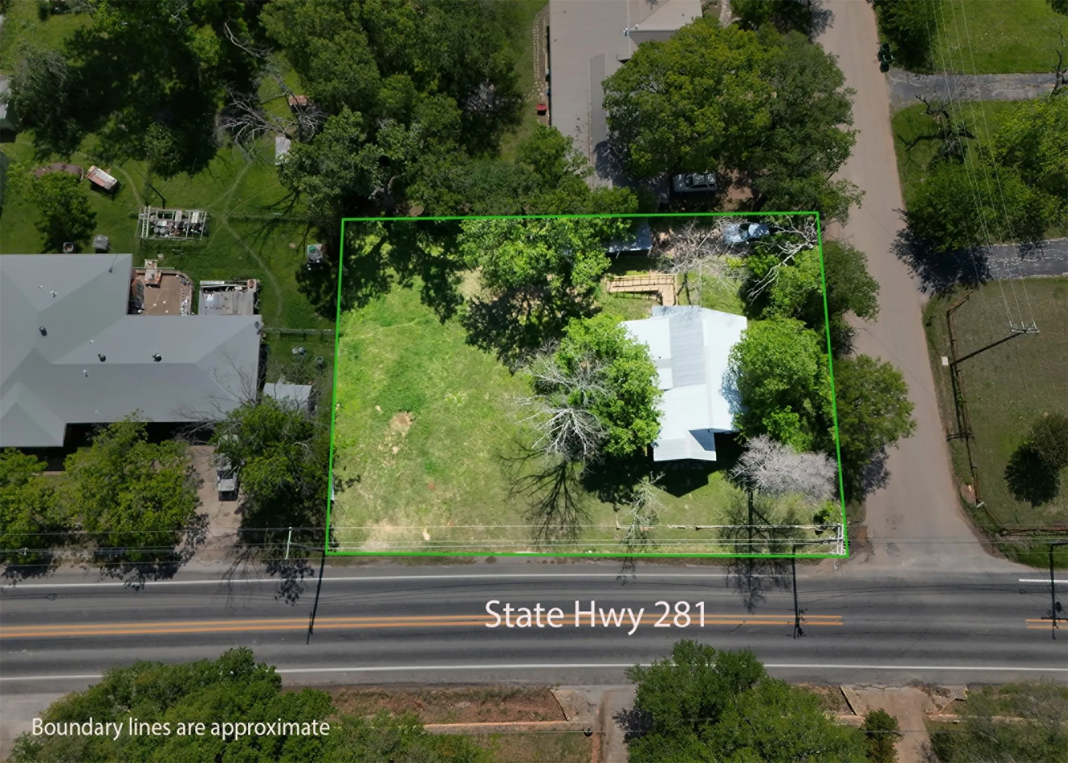 Single Family Residence For Sale in Hamilton County , 908 S Rice Street, Hamilton, Texas 76531, 3 Bedroom, 1 Bathroom, Garage spaces, 1,032 Sqft, built in 1945, mls#21251697, Real Estate Agent in Hamilton, Homes For Sale in Hamilton county, Homes For Sale in Hamilton, Realtor in Hamilton Texas, Real Estate Brokerage Independent Realty Texas, Luminita Cordes Realtor