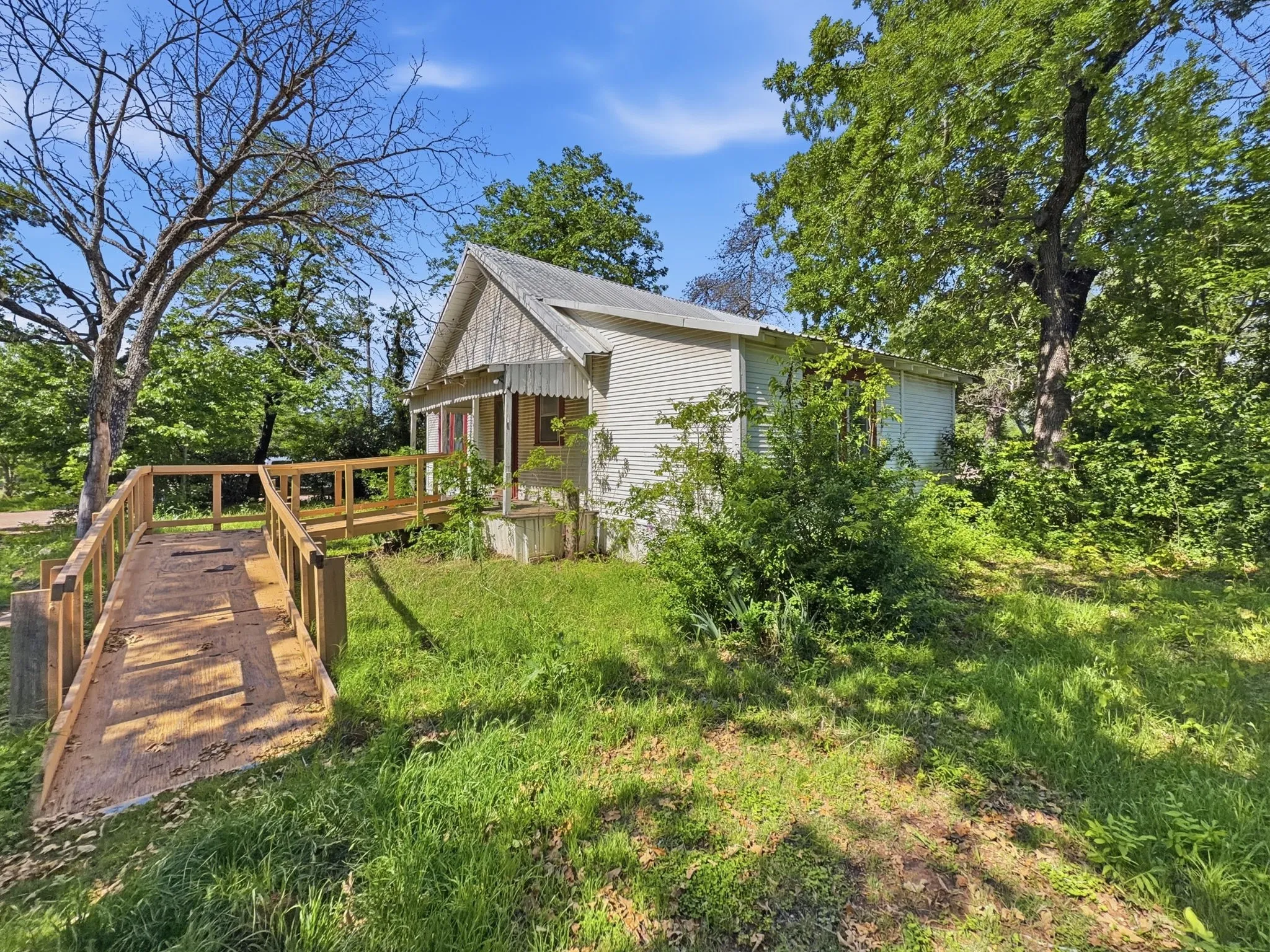 Single Family Residence For Sale in Hamilton County , 908 S Rice Street, Hamilton, Texas 76531, 3 Bedroom, 1 Bathroom, Garage spaces, 1,032 Sqft, built in 1945, mls#21251697, Real Estate Agent in Hamilton, Homes For Sale in Hamilton county, Homes For Sale in Hamilton, Realtor in Hamilton Texas, Real Estate Brokerage Independent Realty Texas, Luminita Cordes Realtor