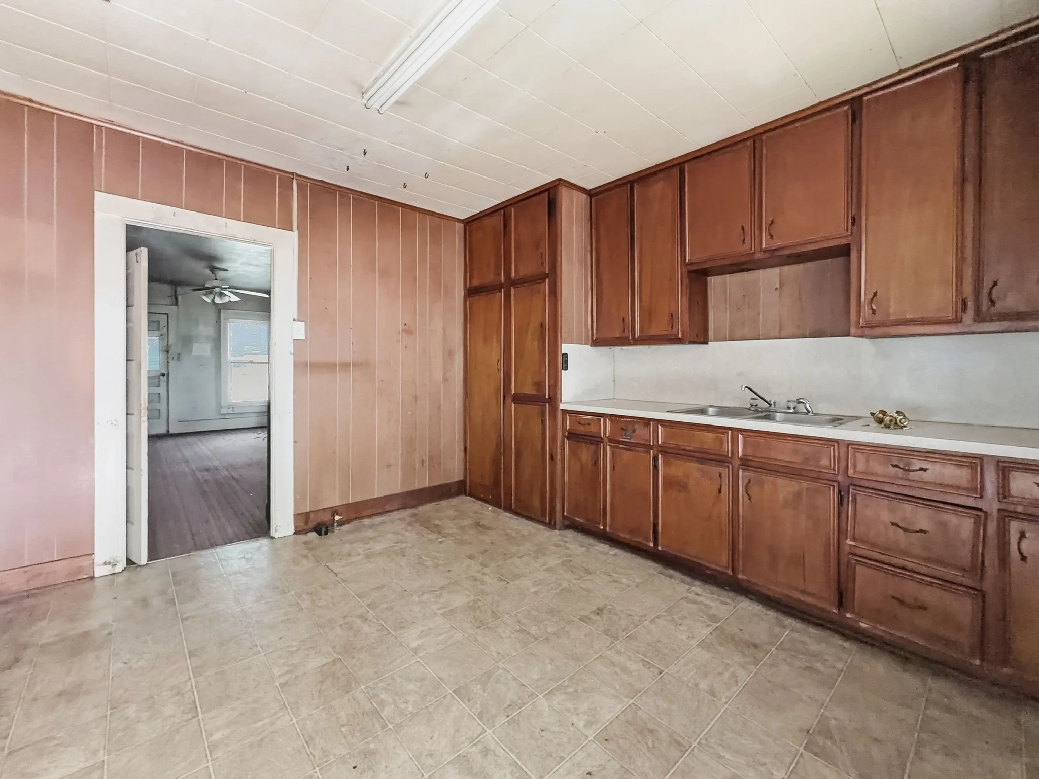 Single Family Residence For Sale in Hamilton County , 908 S Rice Street, Hamilton, Texas 76531, 3 Bedroom, 1 Bathroom, Garage spaces, 1,032 Sqft, built in 1945, mls#21251697, Real Estate Agent in Hamilton, Homes For Sale in Hamilton county, Homes For Sale in Hamilton, Realtor in Hamilton Texas, Real Estate Brokerage Independent Realty Texas, Luminita Cordes Realtor
