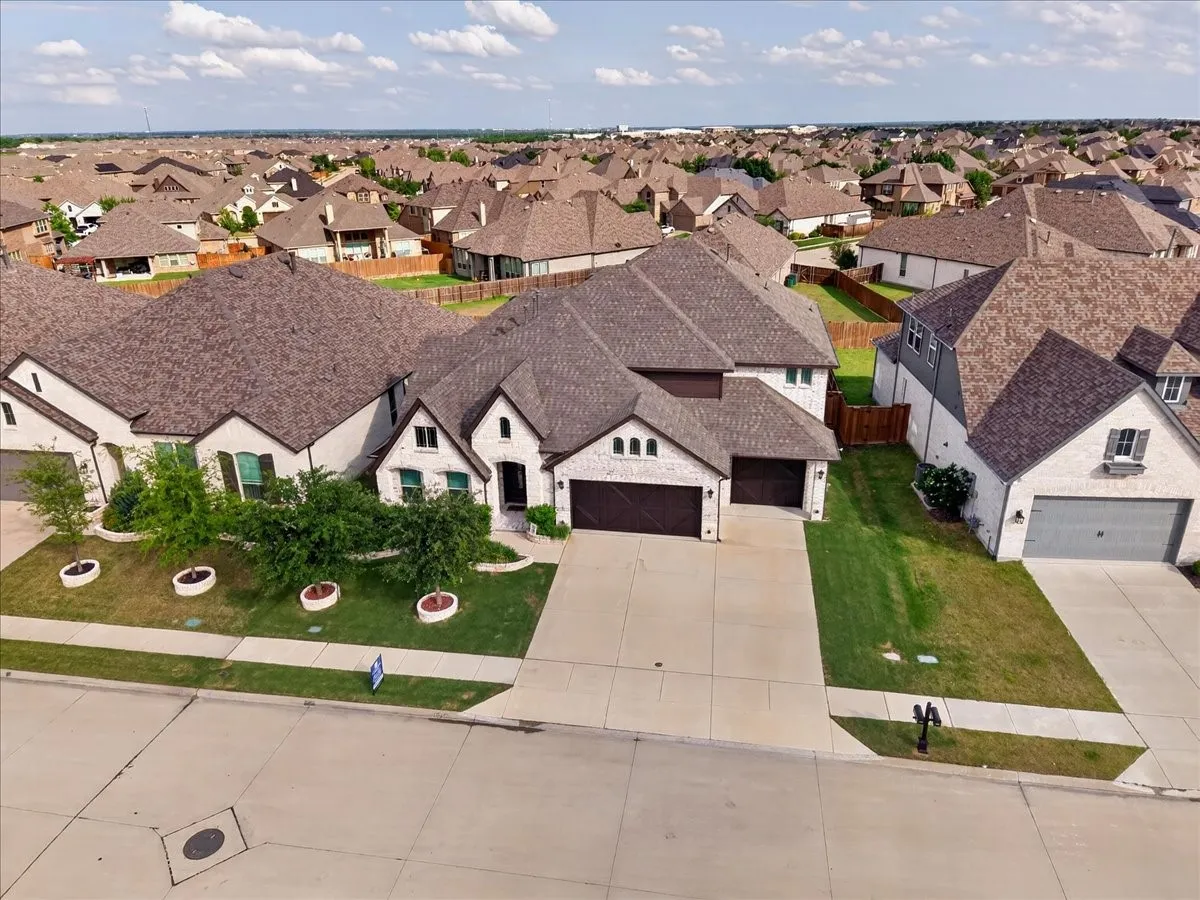 Single Family Residence For Sale in Kaufman County , 2106 Devonblue Drive, Forney, Texas 75126, 5 Bedroom, 5 Bathroom, 3 Garage spaces, 4,059 Sqft, built in 2021, mls#21239218, Real Estate Agent in Forney, Homes For Sale in Kaufman county, Homes For Sale in Forney, Realtor in Forney Texas, Real Estate Brokerage Independent Realty Texas, Luminita Cordes Realtor