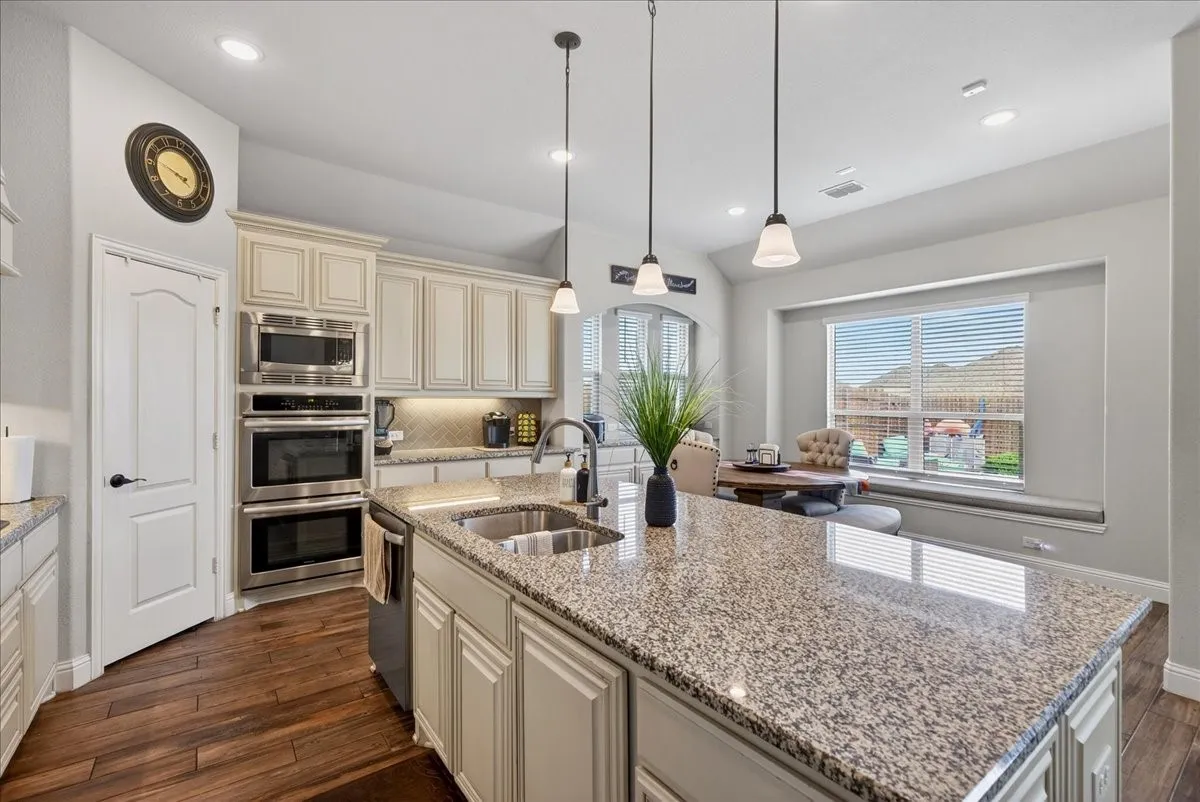 Single Family Residence For Sale in Kaufman County , 2106 Devonblue Drive, Forney, Texas 75126, 5 Bedroom, 5 Bathroom, 3 Garage spaces, 4,059 Sqft, built in 2021, mls#21239218, Real Estate Agent in Forney, Homes For Sale in Kaufman county, Homes For Sale in Forney, Realtor in Forney Texas, Real Estate Brokerage Independent Realty Texas, Luminita Cordes Realtor