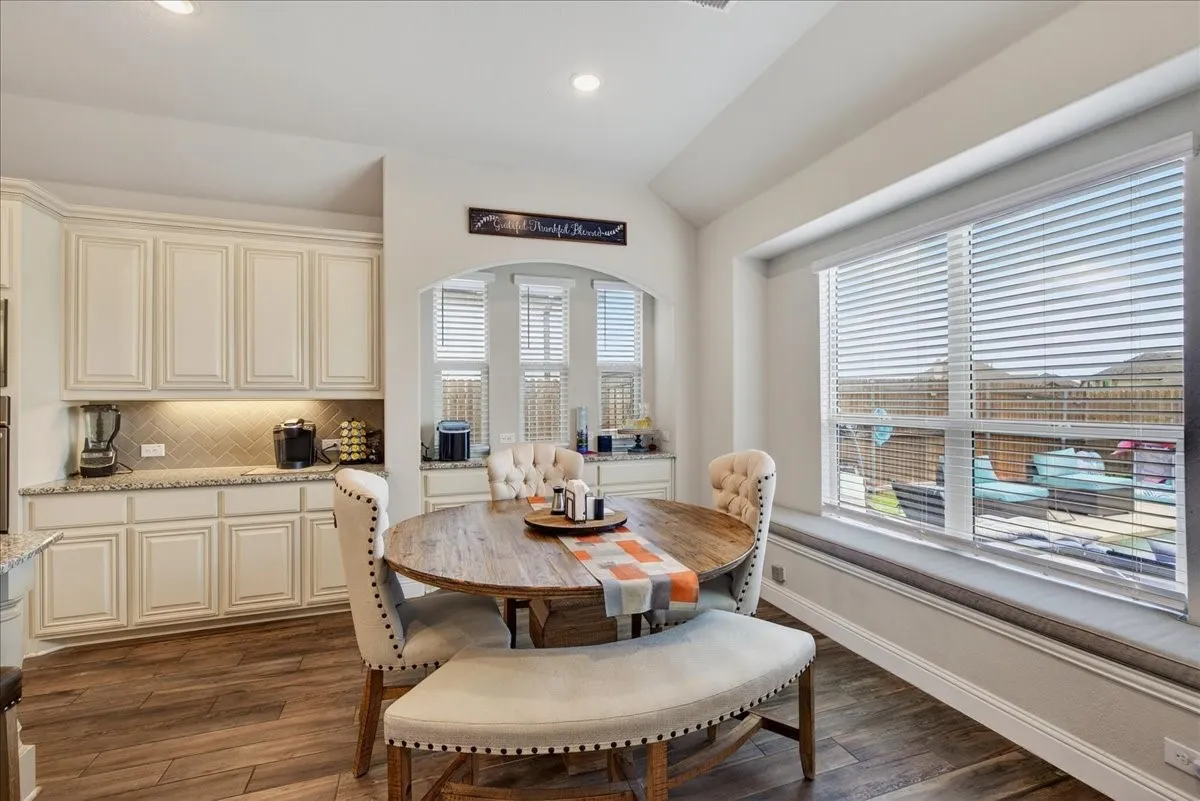 Single Family Residence For Sale in Kaufman County , 2106 Devonblue Drive, Forney, Texas 75126, 5 Bedroom, 5 Bathroom, 3 Garage spaces, 4,059 Sqft, built in 2021, mls#21239218, Real Estate Agent in Forney, Homes For Sale in Kaufman county, Homes For Sale in Forney, Realtor in Forney Texas, Real Estate Brokerage Independent Realty Texas, Luminita Cordes Realtor