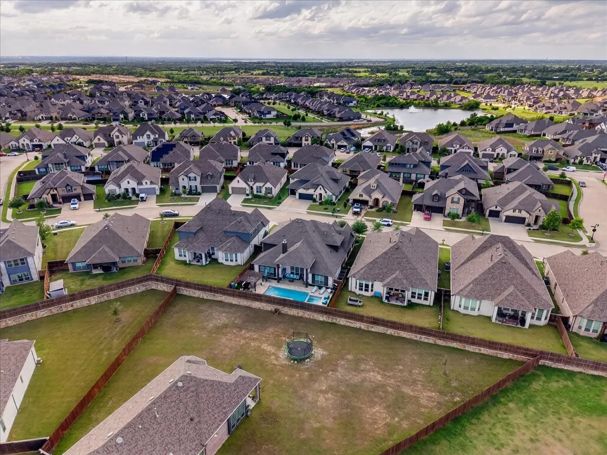 Single Family Residence For Sale in Kaufman County , 2106 Devonblue Drive, Forney, Texas 75126, 5 Bedroom, 5 Bathroom, 3 Garage spaces, 4,059 Sqft, built in 2021, mls#21239218, Real Estate Agent in Forney, Homes For Sale in Kaufman county, Homes For Sale in Forney, Realtor in Forney Texas, Real Estate Brokerage Independent Realty Texas, Luminita Cordes Realtor