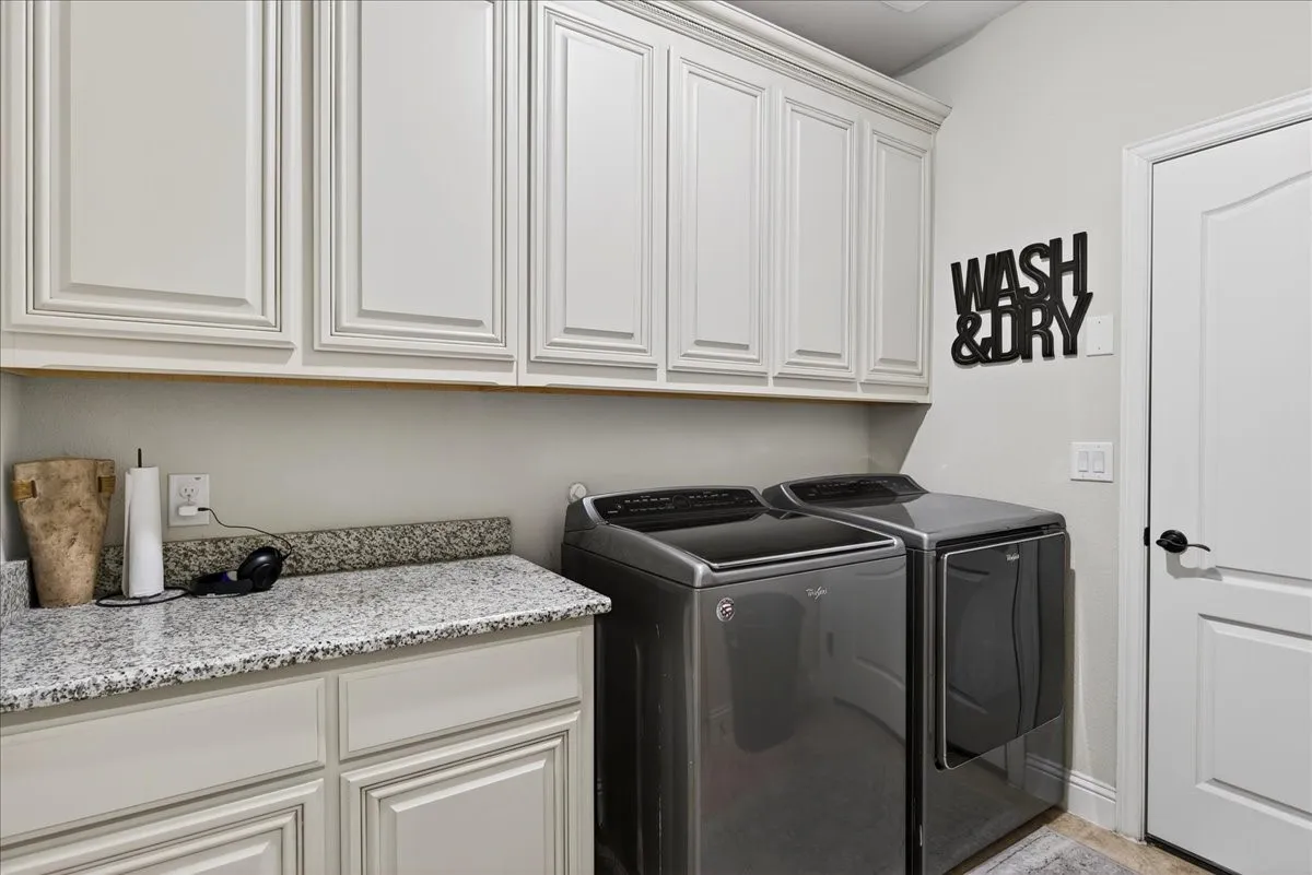 Single Family Residence For Sale in Kaufman County , 2106 Devonblue Drive, Forney, Texas 75126, 5 Bedroom, 5 Bathroom, 3 Garage spaces, 4,059 Sqft, built in 2021, mls#21239218, Real Estate Agent in Forney, Homes For Sale in Kaufman county, Homes For Sale in Forney, Realtor in Forney Texas, Real Estate Brokerage Independent Realty Texas, Luminita Cordes Realtor