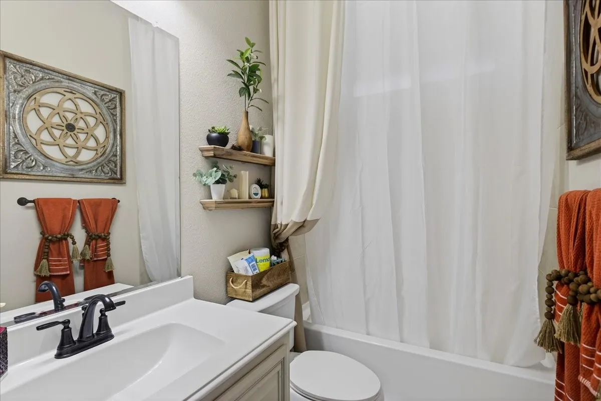 Single Family Residence For Sale in Kaufman County , 2106 Devonblue Drive, Forney, Texas 75126, 5 Bedroom, 5 Bathroom, 3 Garage spaces, 4,059 Sqft, built in 2021, mls#21239218, Real Estate Agent in Forney, Homes For Sale in Kaufman county, Homes For Sale in Forney, Realtor in Forney Texas, Real Estate Brokerage Independent Realty Texas, Luminita Cordes Realtor