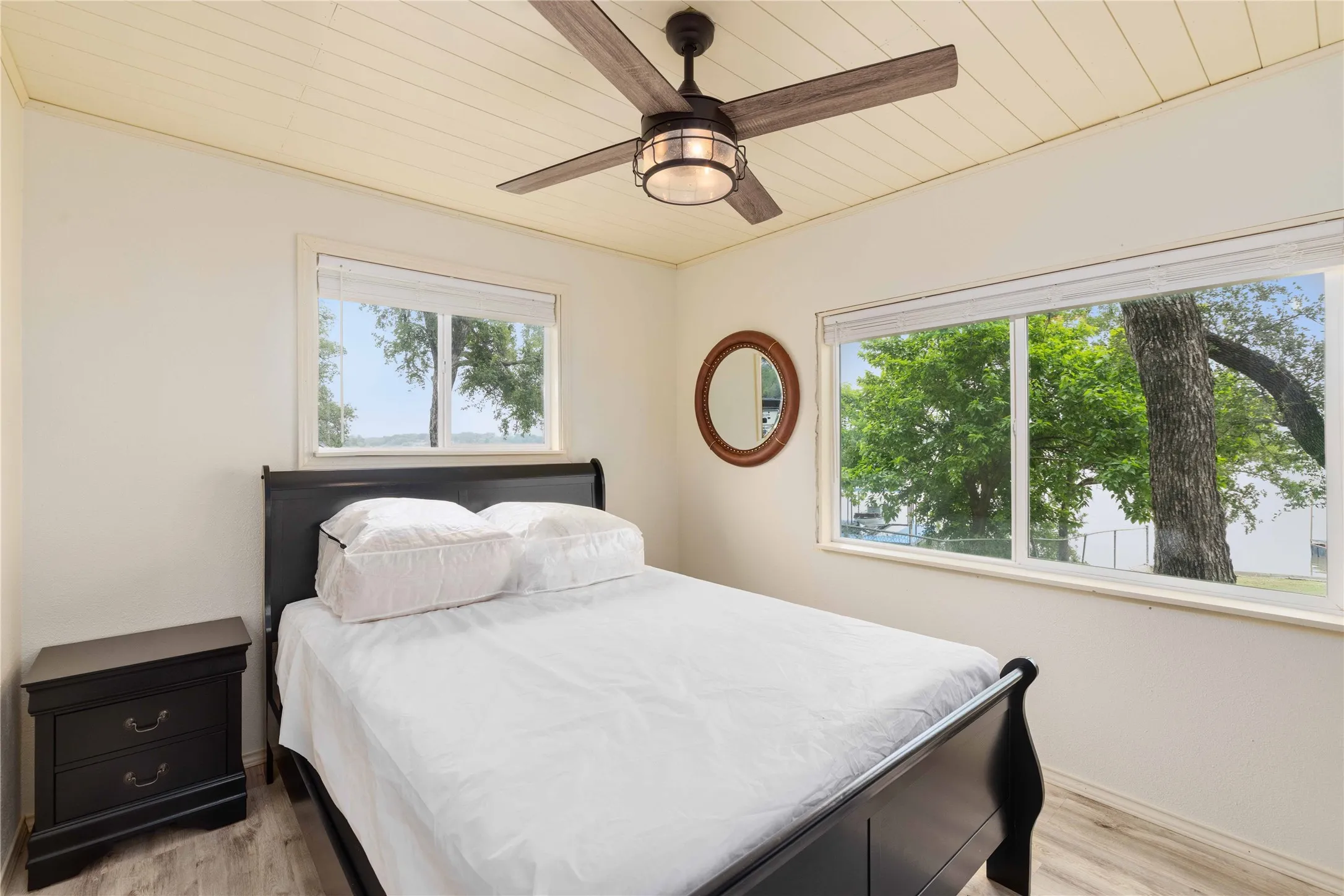 Bedroom in cabin makes for the 4th bedroom on property