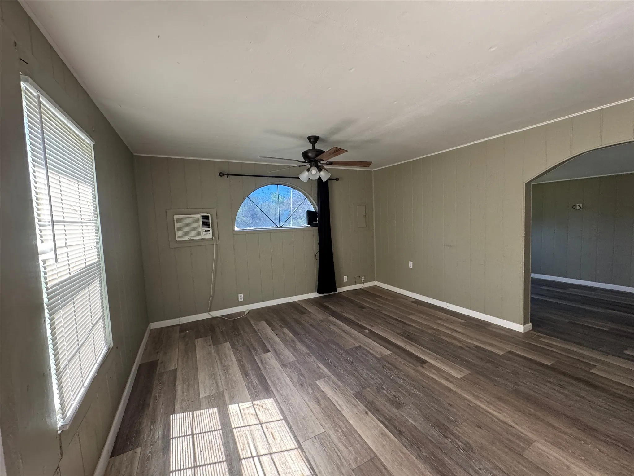 Single Family Residence For Sale in Hopkins County , 202 W Tarrant Street, Cumby, Texas 75433, 1 Bedroom, 1 Bathroom, Garage spaces, 600 Sqft, built in 1960, mls#21251752, Real Estate Agent in Cumby, Homes For Sale in Hopkins county, Homes For Sale in Cumby, Realtor in Cumby Texas, Real Estate Brokerage Independent Realty Texas, Luminita Cordes Realtor