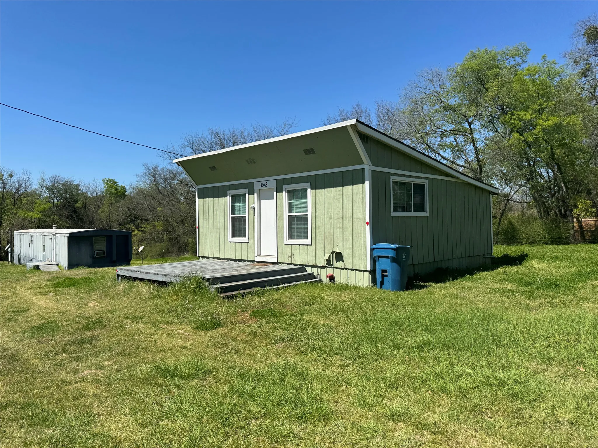 Single Family Residence For Sale in Hopkins County , 202 W Tarrant Street, Cumby, Texas 75433, 1 Bedroom, 1 Bathroom, Garage spaces, 600 Sqft, built in 1960, mls#21251752, Real Estate Agent in Cumby, Homes For Sale in Hopkins county, Homes For Sale in Cumby, Realtor in Cumby Texas, Real Estate Brokerage Independent Realty Texas, Luminita Cordes Realtor
