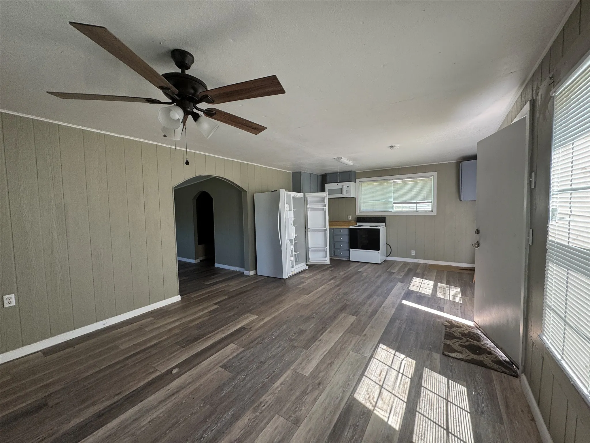 Single Family Residence For Sale in Hopkins County , 202 W Tarrant Street, Cumby, Texas 75433, 1 Bedroom, 1 Bathroom, Garage spaces, 600 Sqft, built in 1960, mls#21251752, Real Estate Agent in Cumby, Homes For Sale in Hopkins county, Homes For Sale in Cumby, Realtor in Cumby Texas, Real Estate Brokerage Independent Realty Texas, Luminita Cordes Realtor