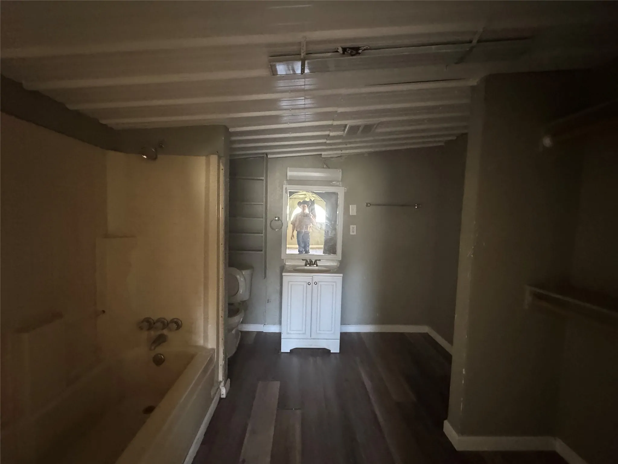 Single Family Residence For Sale in Hopkins County , 202 W Tarrant Street, Cumby, Texas 75433, 1 Bedroom, 1 Bathroom, Garage spaces, 600 Sqft, built in 1960, mls#21251752, Real Estate Agent in Cumby, Homes For Sale in Hopkins county, Homes For Sale in Cumby, Realtor in Cumby Texas, Real Estate Brokerage Independent Realty Texas, Luminita Cordes Realtor