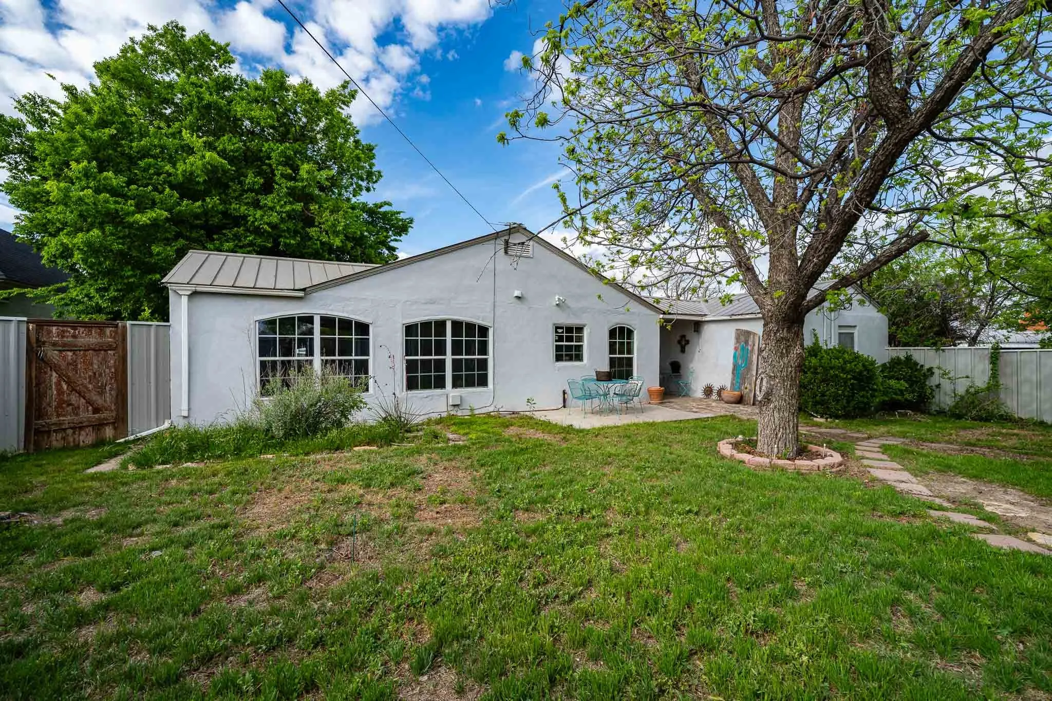 Single Family Residence For Sale in Runnels County , 1004 N 7th Street, Ballinger, Texas 76821, 3 Bedroom, 1 Bathroom, 1 Garage spaces, 1,404 Sqft, built in 1950, mls#21249595, Real Estate Agent in Ballinger, Homes For Sale in Runnels county, Homes For Sale in Ballinger, Realtor in Ballinger Texas, Real Estate Brokerage Independent Realty Texas, Luminita Cordes Realtor