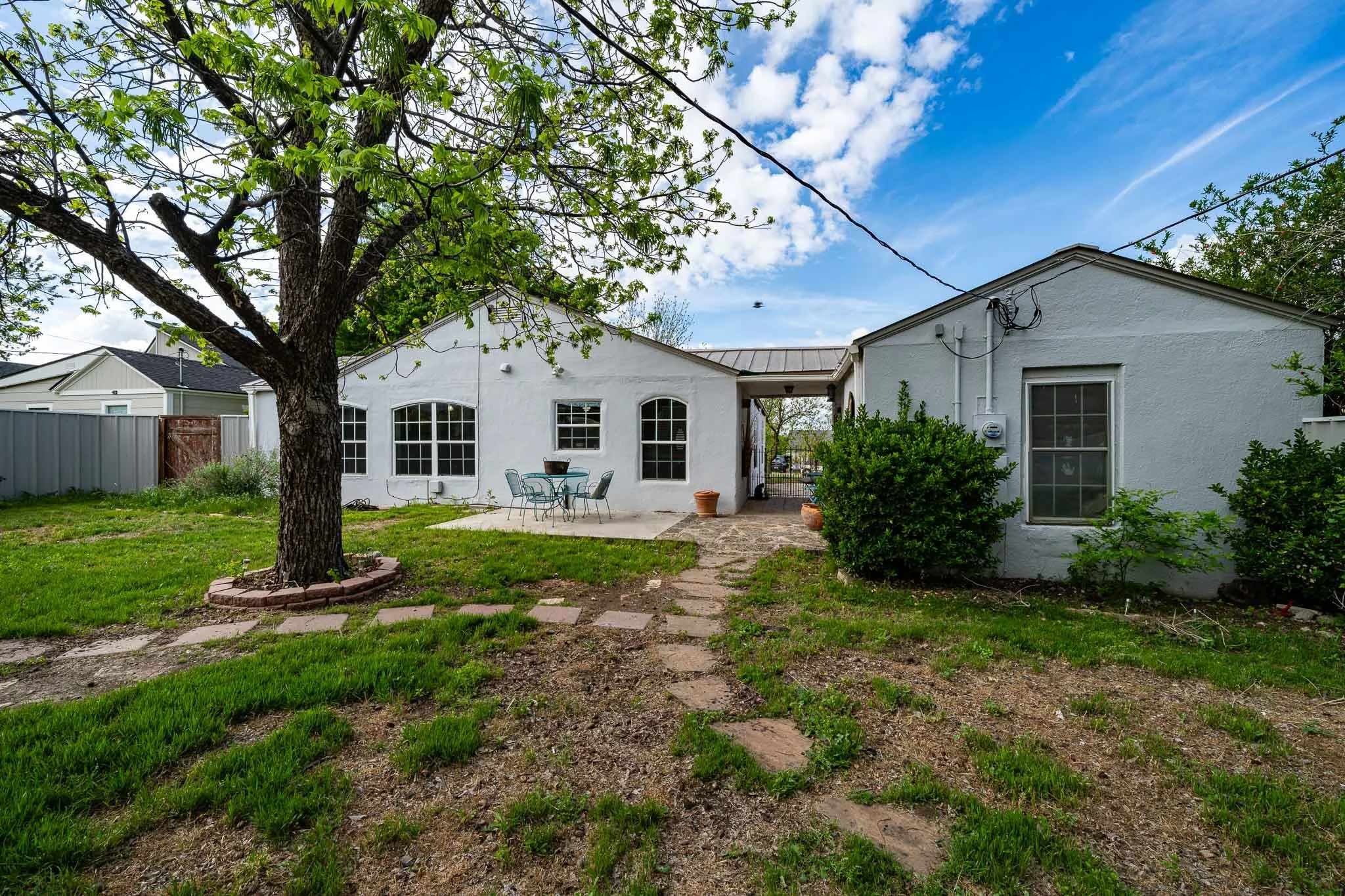 Single Family Residence For Sale in Runnels County , 1004 N 7th Street, Ballinger, Texas 76821, 3 Bedroom, 1 Bathroom, 1 Garage spaces, 1,404 Sqft, built in 1950, mls#21249595, Real Estate Agent in Ballinger, Homes For Sale in Runnels county, Homes For Sale in Ballinger, Realtor in Ballinger Texas, Real Estate Brokerage Independent Realty Texas, Luminita Cordes Realtor