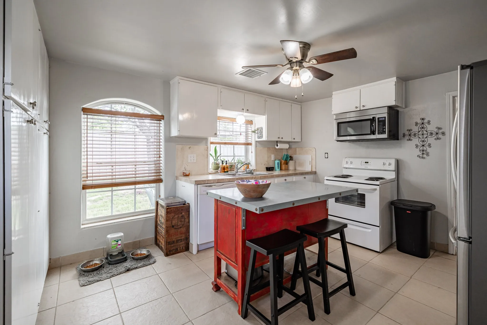 Single Family Residence For Sale in Runnels County , 1004 N 7th Street, Ballinger, Texas 76821, 3 Bedroom, 1 Bathroom, 1 Garage spaces, 1,404 Sqft, built in 1950, mls#21249595, Real Estate Agent in Ballinger, Homes For Sale in Runnels county, Homes For Sale in Ballinger, Realtor in Ballinger Texas, Real Estate Brokerage Independent Realty Texas, Luminita Cordes Realtor
