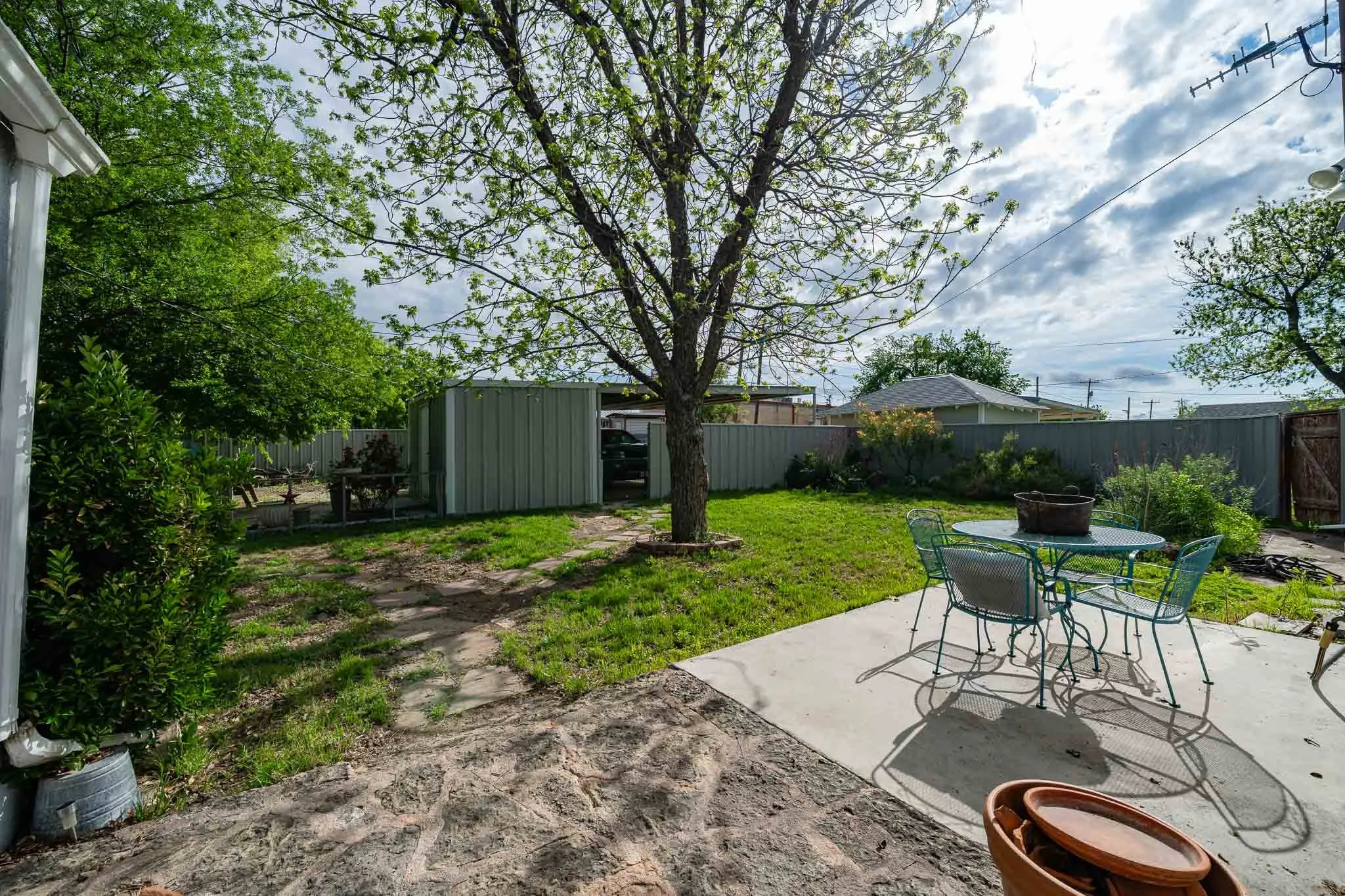 Single Family Residence For Sale in Runnels County , 1004 N 7th Street, Ballinger, Texas 76821, 3 Bedroom, 1 Bathroom, 1 Garage spaces, 1,404 Sqft, built in 1950, mls#21249595, Real Estate Agent in Ballinger, Homes For Sale in Runnels county, Homes For Sale in Ballinger, Realtor in Ballinger Texas, Real Estate Brokerage Independent Realty Texas, Luminita Cordes Realtor