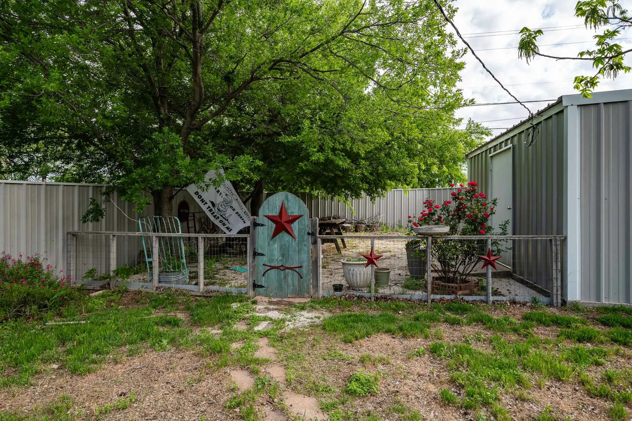 Single Family Residence For Sale in Runnels County , 1004 N 7th Street, Ballinger, Texas 76821, 3 Bedroom, 1 Bathroom, 1 Garage spaces, 1,404 Sqft, built in 1950, mls#21249595, Real Estate Agent in Ballinger, Homes For Sale in Runnels county, Homes For Sale in Ballinger, Realtor in Ballinger Texas, Real Estate Brokerage Independent Realty Texas, Luminita Cordes Realtor