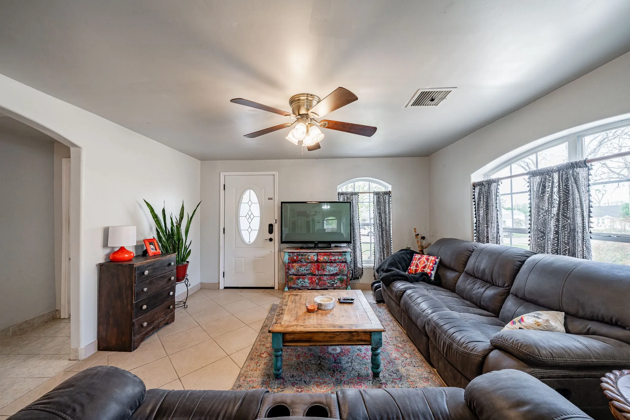Single Family Residence For Sale in Runnels County , 1004 N 7th Street, Ballinger, Texas 76821, 3 Bedroom, 1 Bathroom, 1 Garage spaces, 1,404 Sqft, built in 1950, mls#21249595, Real Estate Agent in Ballinger, Homes For Sale in Runnels county, Homes For Sale in Ballinger, Realtor in Ballinger Texas, Real Estate Brokerage Independent Realty Texas, Luminita Cordes Realtor