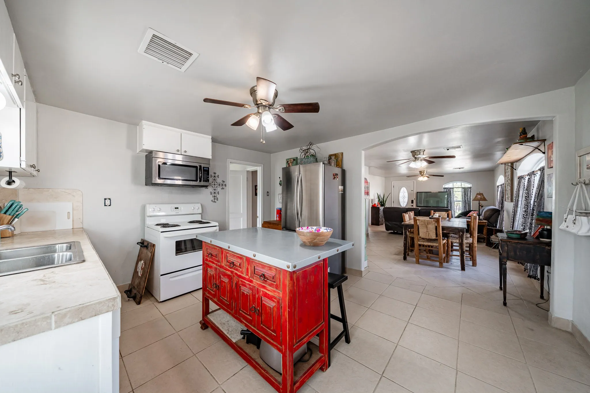 Single Family Residence For Sale in Runnels County , 1004 N 7th Street, Ballinger, Texas 76821, 3 Bedroom, 1 Bathroom, 1 Garage spaces, 1,404 Sqft, built in 1950, mls#21249595, Real Estate Agent in Ballinger, Homes For Sale in Runnels county, Homes For Sale in Ballinger, Realtor in Ballinger Texas, Real Estate Brokerage Independent Realty Texas, Luminita Cordes Realtor