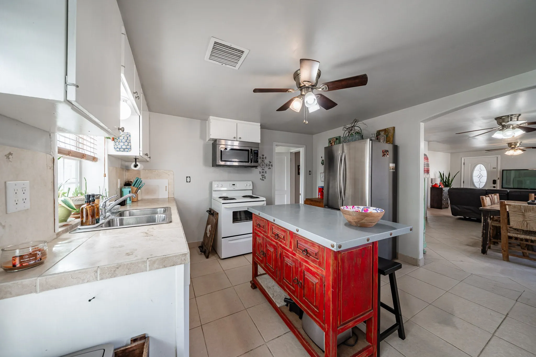 Single Family Residence For Sale in Runnels County , 1004 N 7th Street, Ballinger, Texas 76821, 3 Bedroom, 1 Bathroom, 1 Garage spaces, 1,404 Sqft, built in 1950, mls#21249595, Real Estate Agent in Ballinger, Homes For Sale in Runnels county, Homes For Sale in Ballinger, Realtor in Ballinger Texas, Real Estate Brokerage Independent Realty Texas, Luminita Cordes Realtor