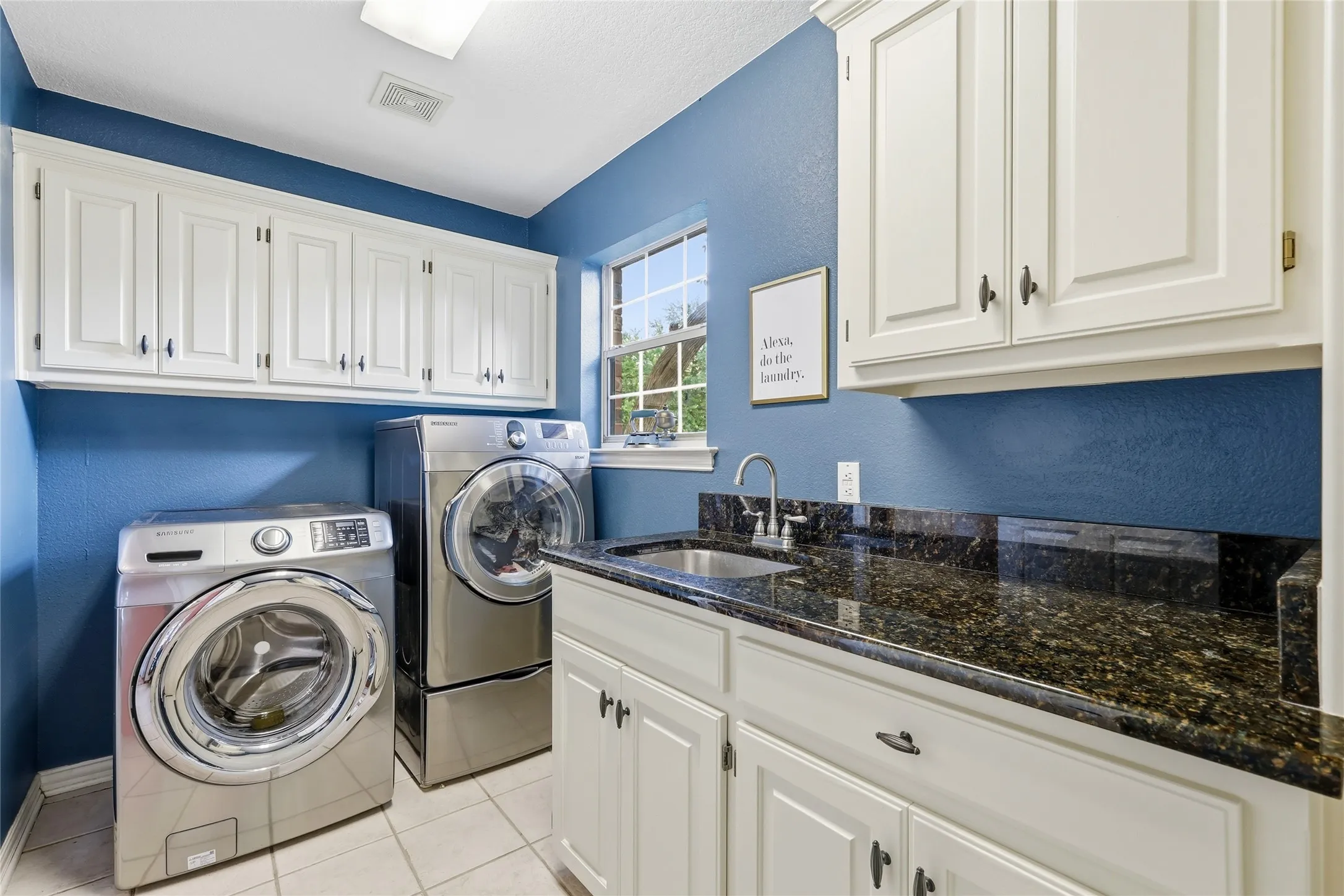Single Family Residence For Sale in Denton County , 812 Sylvan Creek Drive, Lewisville, Texas 75067, 4 Bedroom, 3 Bathroom, 2 Garage spaces, 2,918 Sqft, built in 1988, mls#21247456, Real Estate Agent in Lewisville, Homes For Sale in Denton county, Homes For Sale in Lewisville, Realtor in Lewisville Texas, Real Estate Brokerage Independent Realty Texas, Luminita Cordes Realtor