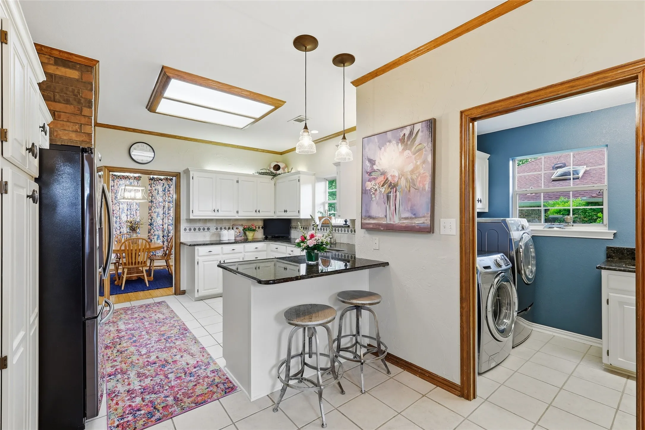 Single Family Residence For Sale in Denton County , 812 Sylvan Creek Drive, Lewisville, Texas 75067, 4 Bedroom, 3 Bathroom, 2 Garage spaces, 2,918 Sqft, built in 1988, mls#21247456, Real Estate Agent in Lewisville, Homes For Sale in Denton county, Homes For Sale in Lewisville, Realtor in Lewisville Texas, Real Estate Brokerage Independent Realty Texas, Luminita Cordes Realtor