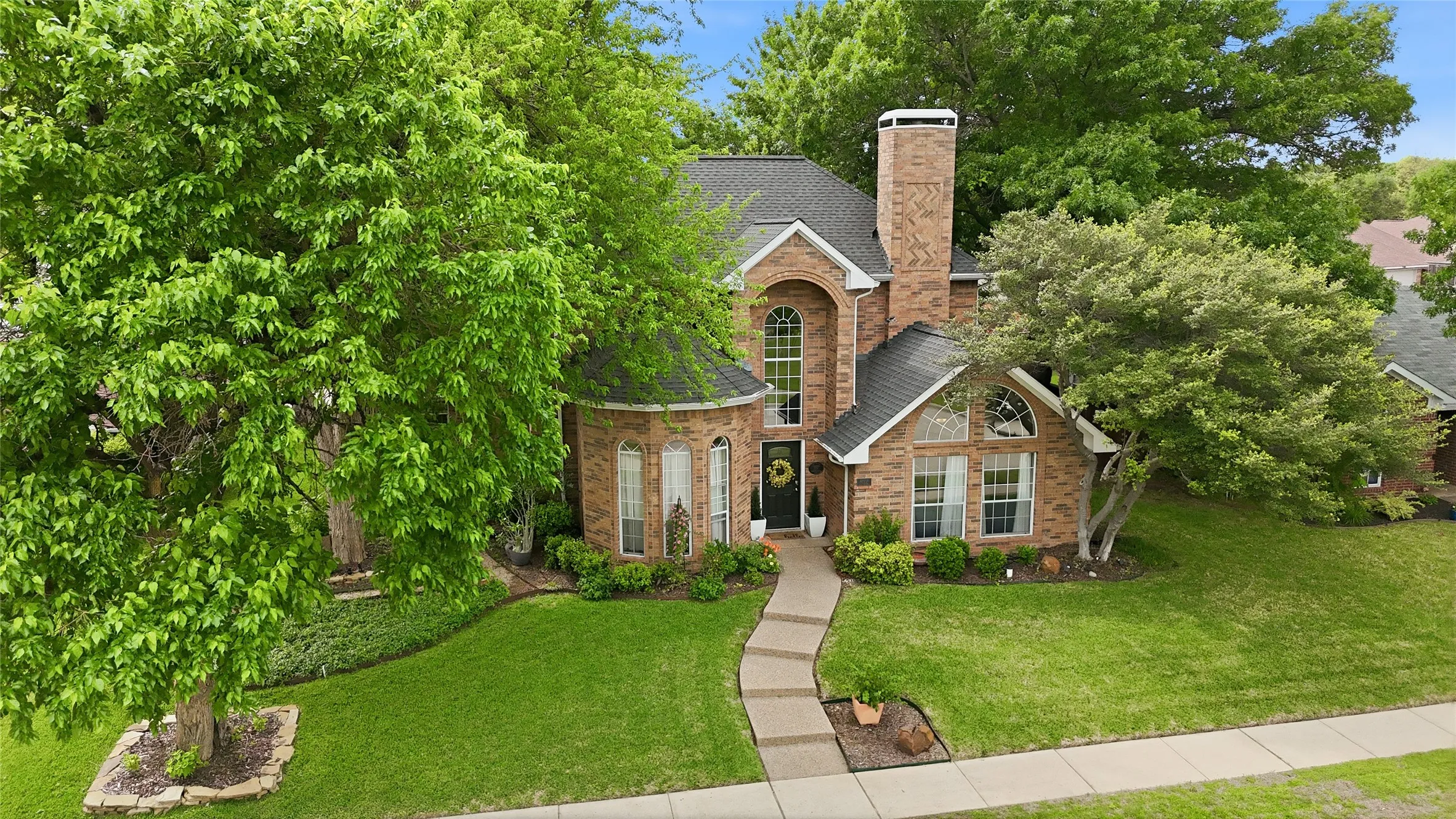 Single Family Residence For Sale in Denton County , 812 Sylvan Creek Drive, Lewisville, Texas 75067, 4 Bedroom, 3 Bathroom, 2 Garage spaces, 2,918 Sqft, built in 1988, mls#21247456, Real Estate Agent in Lewisville, Homes For Sale in Denton county, Homes For Sale in Lewisville, Realtor in Lewisville Texas, Real Estate Brokerage Independent Realty Texas, Luminita Cordes Realtor