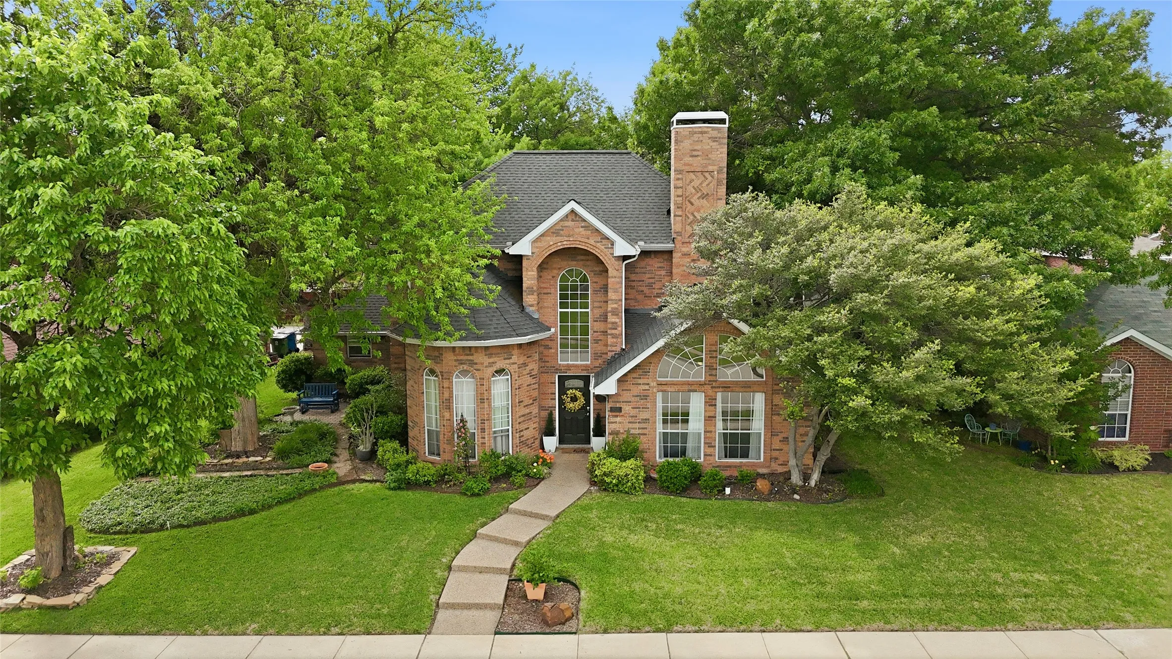 Single Family Residence For Sale in Denton County , 812 Sylvan Creek Drive, Lewisville, Texas 75067, 4 Bedroom, 3 Bathroom, 2 Garage spaces, 2,918 Sqft, built in 1988, mls#21247456, Real Estate Agent in Lewisville, Homes For Sale in Denton county, Homes For Sale in Lewisville, Realtor in Lewisville Texas, Real Estate Brokerage Independent Realty Texas, Luminita Cordes Realtor