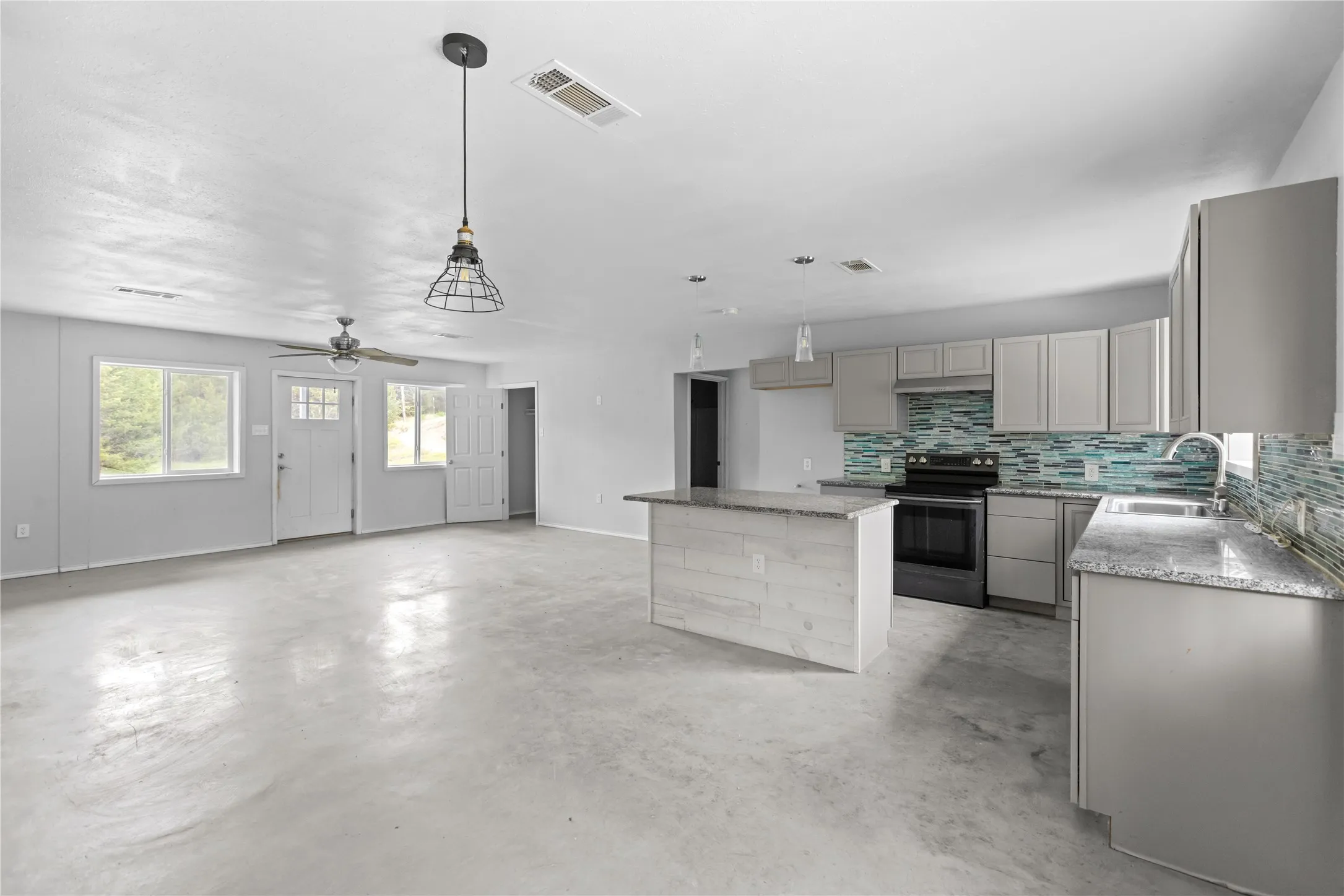 Single Family Residence For Sale in Fannin County , 1229 County Rd 3105, Bonham, Texas 75418, 0, 0, Garage spaces, 4,680 Sqft, built in 2001, mls#21248979, Real Estate Agent in Bonham, Homes For Sale in Fannin county, Homes For Sale in Bonham, Realtor in Bonham Texas, Real Estate Brokerage Independent Realty Texas, Luminita Cordes Realtor