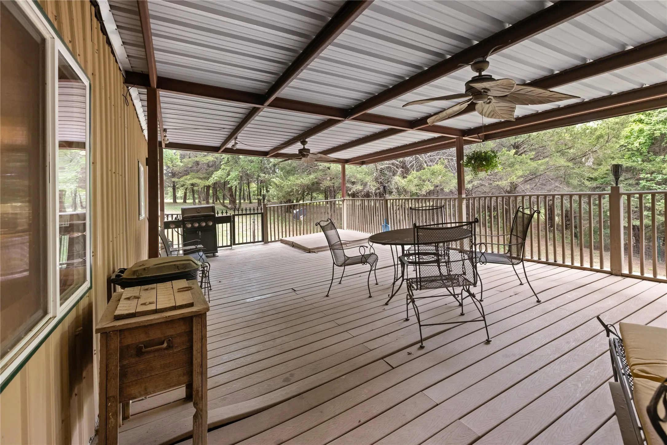 Single Family Residence For Sale in Fannin County , 1229 County Rd 3105, Bonham, Texas 75418, 0, 0, Garage spaces, 4,680 Sqft, built in 2001, mls#21248979, Real Estate Agent in Bonham, Homes For Sale in Fannin county, Homes For Sale in Bonham, Realtor in Bonham Texas, Real Estate Brokerage Independent Realty Texas, Luminita Cordes Realtor