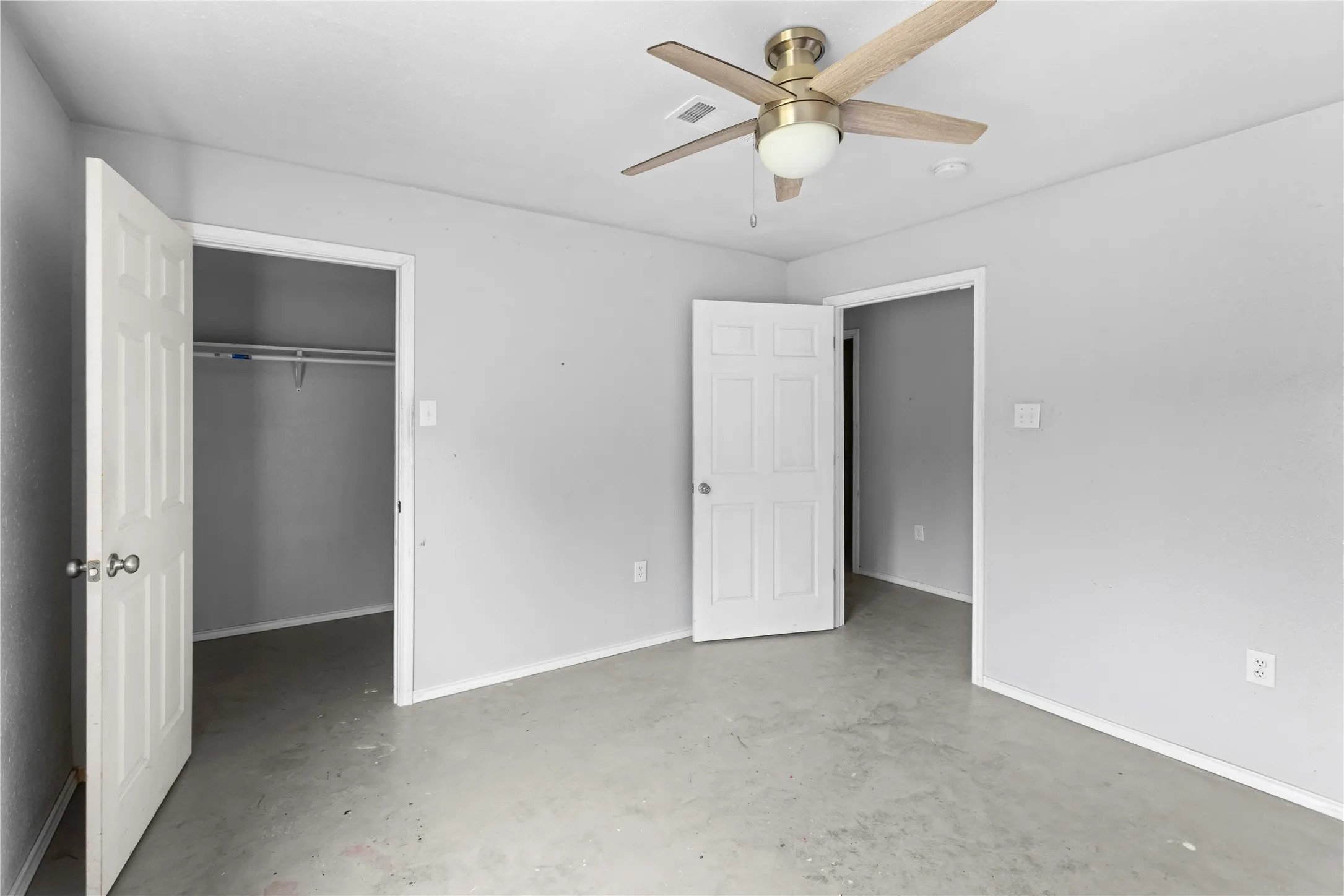 Single Family Residence For Sale in Fannin County , 1229 County Rd 3105, Bonham, Texas 75418, 0, 0, Garage spaces, 4,680 Sqft, built in 2001, mls#21248979, Real Estate Agent in Bonham, Homes For Sale in Fannin county, Homes For Sale in Bonham, Realtor in Bonham Texas, Real Estate Brokerage Independent Realty Texas, Luminita Cordes Realtor