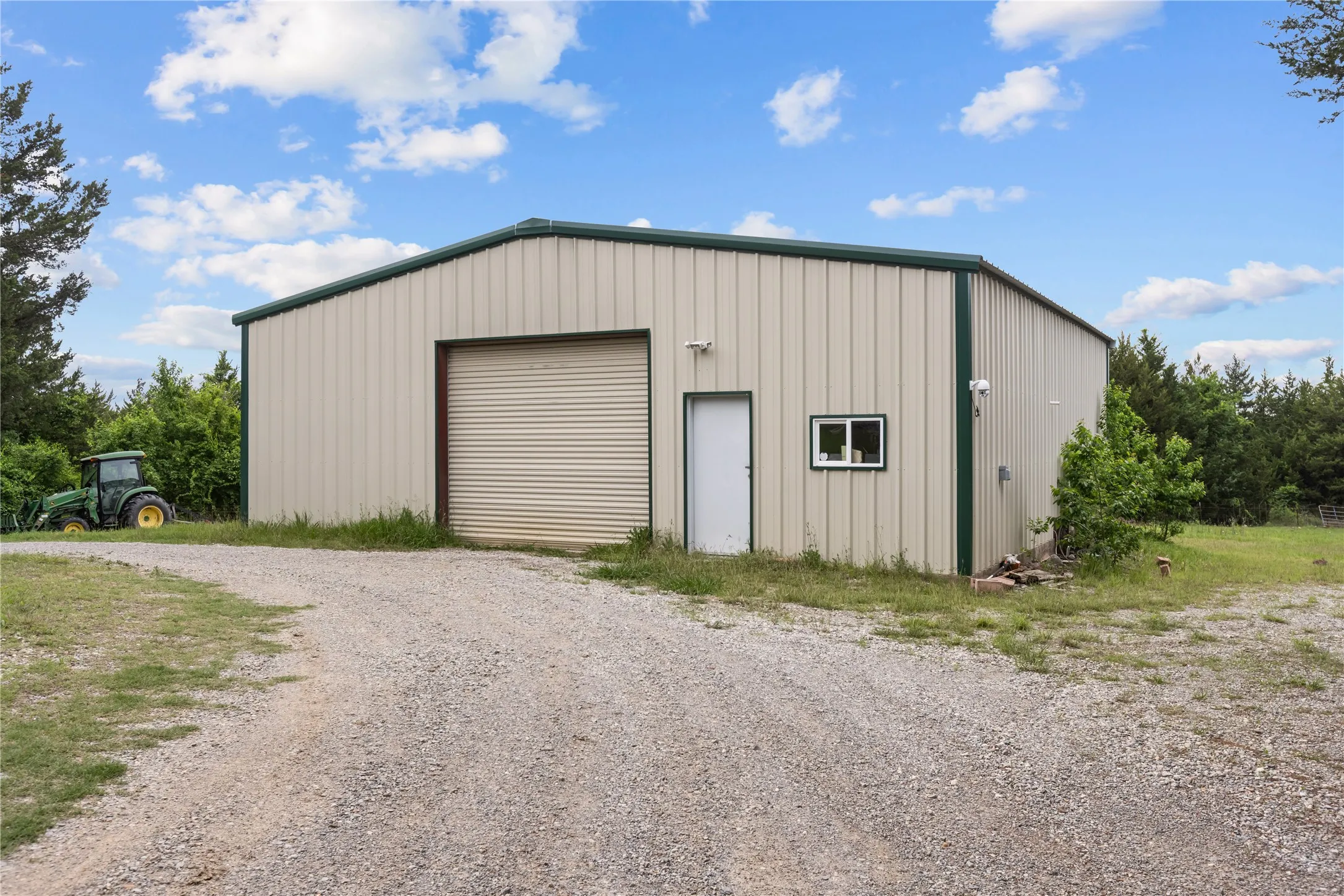 Single Family Residence For Sale in Fannin County , 1229 County Rd 3105, Bonham, Texas 75418, 0, 0, Garage spaces, 4,680 Sqft, built in 2001, mls#21248979, Real Estate Agent in Bonham, Homes For Sale in Fannin county, Homes For Sale in Bonham, Realtor in Bonham Texas, Real Estate Brokerage Independent Realty Texas, Luminita Cordes Realtor