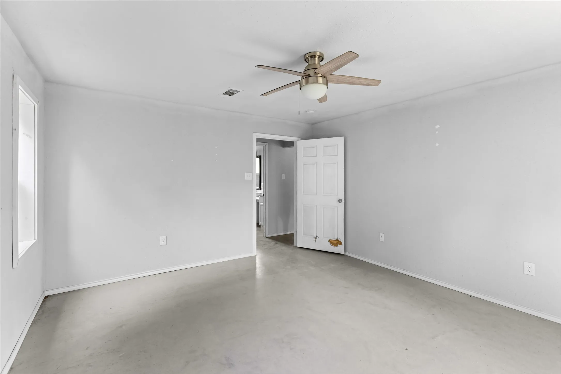 Single Family Residence For Sale in Fannin County , 1229 County Rd 3105, Bonham, Texas 75418, 0, 0, Garage spaces, 4,680 Sqft, built in 2001, mls#21248979, Real Estate Agent in Bonham, Homes For Sale in Fannin county, Homes For Sale in Bonham, Realtor in Bonham Texas, Real Estate Brokerage Independent Realty Texas, Luminita Cordes Realtor