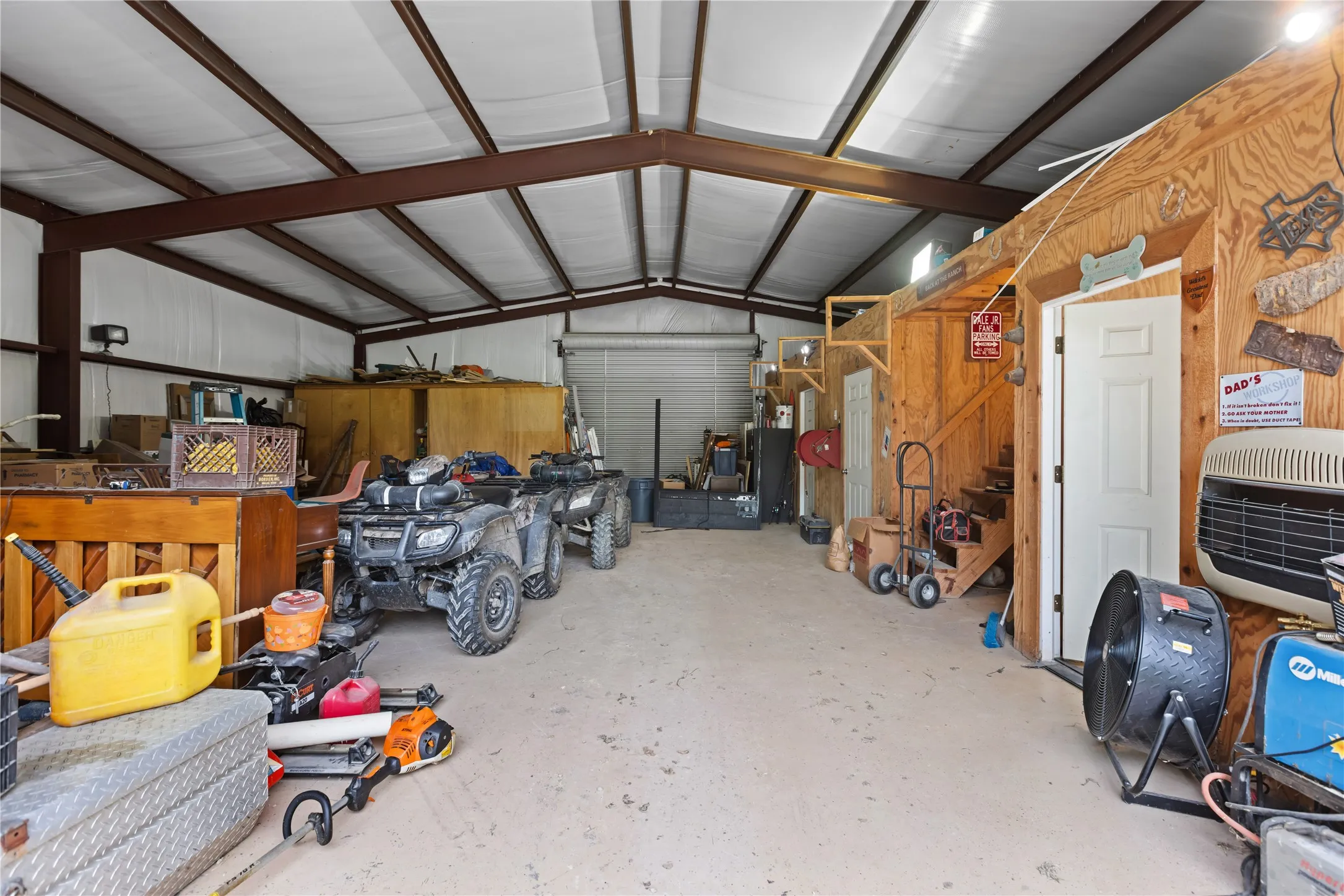 Single Family Residence For Sale in Fannin County , 1229 County Rd 3105, Bonham, Texas 75418, 0, 0, Garage spaces, 4,680 Sqft, built in 2001, mls#21248979, Real Estate Agent in Bonham, Homes For Sale in Fannin county, Homes For Sale in Bonham, Realtor in Bonham Texas, Real Estate Brokerage Independent Realty Texas, Luminita Cordes Realtor