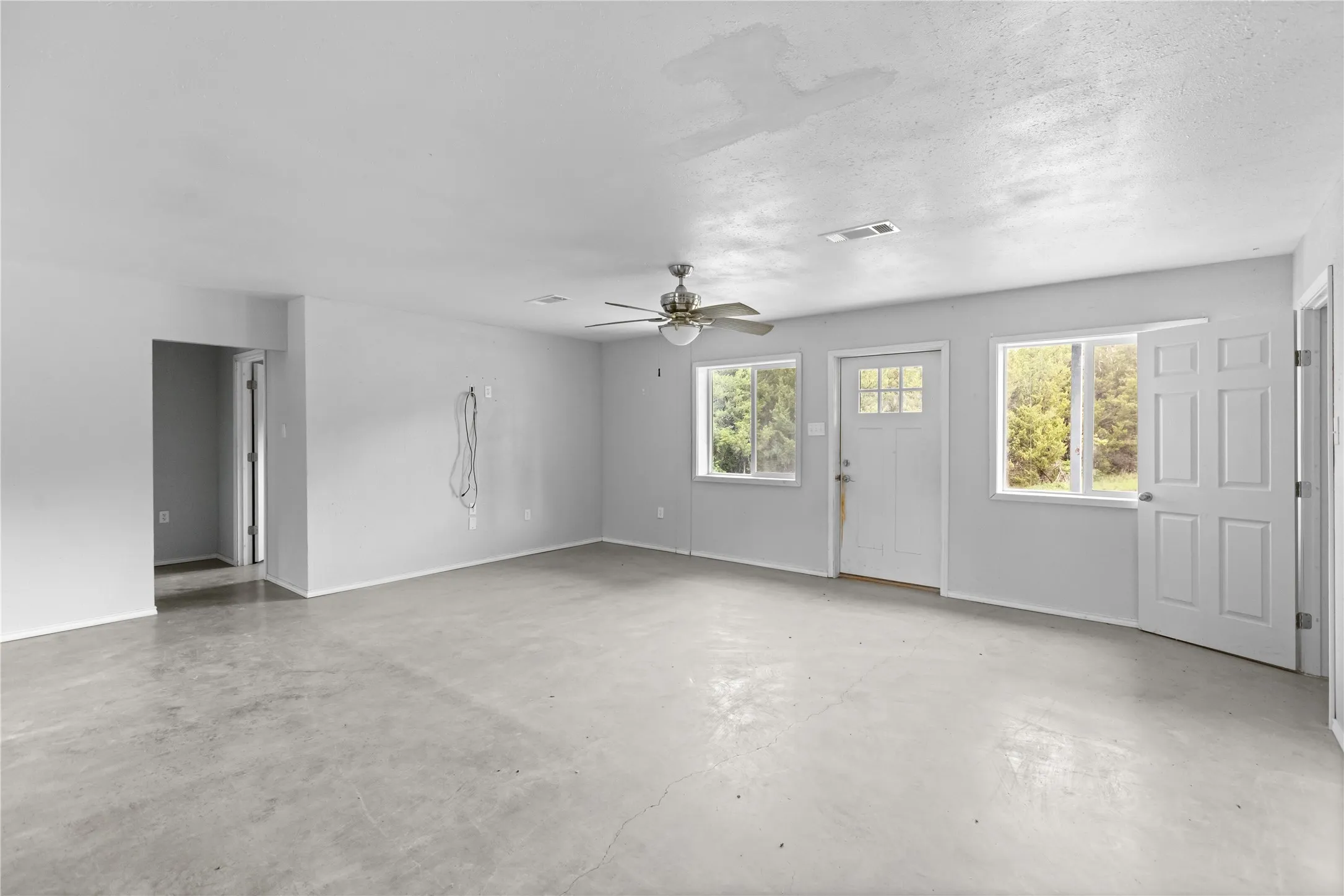 Single Family Residence For Sale in Fannin County , 1229 County Rd 3105, Bonham, Texas 75418, 0, 0, Garage spaces, 4,680 Sqft, built in 2001, mls#21248979, Real Estate Agent in Bonham, Homes For Sale in Fannin county, Homes For Sale in Bonham, Realtor in Bonham Texas, Real Estate Brokerage Independent Realty Texas, Luminita Cordes Realtor