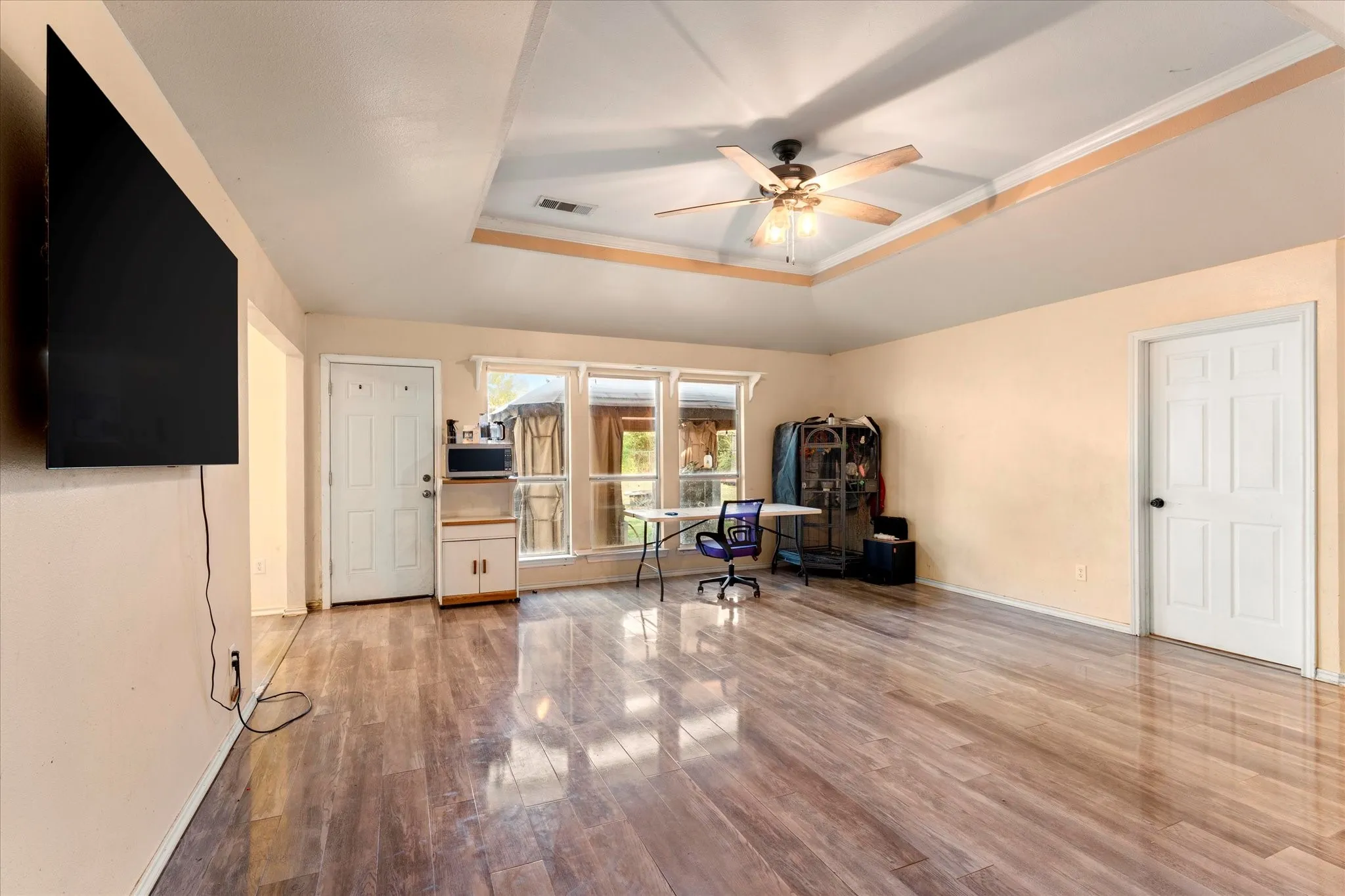 Single Family Residence For Sale in Henderson County , 316 Coral Reef Street, Gun Barrel City, Texas 75156, 3 Bedroom, 2 Bathroom, Garage spaces, 1,472 Sqft, built in 2001, Preowned, mls#21251888, Real Estate Agent in Gun Barrel City, Homes For Sale in Henderson county, Homes For Sale in Gun Barrel City, Realtor in Gun Barrel City Texas, Real Estate Brokerage Independent Realty Texas, Luminita Cordes Realtor