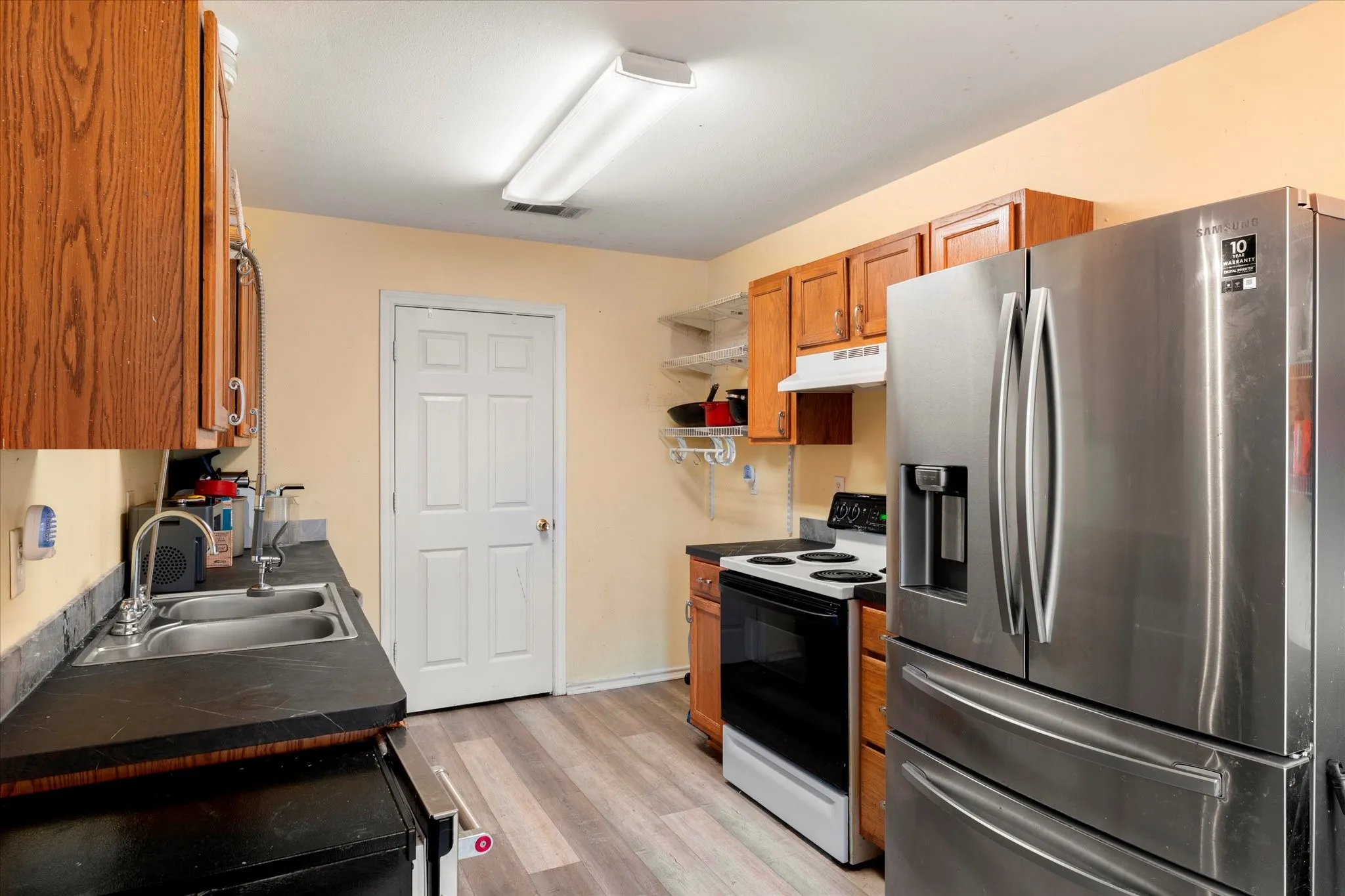 Single Family Residence For Sale in Henderson County , 316 Coral Reef Street, Gun Barrel City, Texas 75156, 3 Bedroom, 2 Bathroom, Garage spaces, 1,472 Sqft, built in 2001, Preowned, mls#21251888, Real Estate Agent in Gun Barrel City, Homes For Sale in Henderson county, Homes For Sale in Gun Barrel City, Realtor in Gun Barrel City Texas, Real Estate Brokerage Independent Realty Texas, Luminita Cordes Realtor