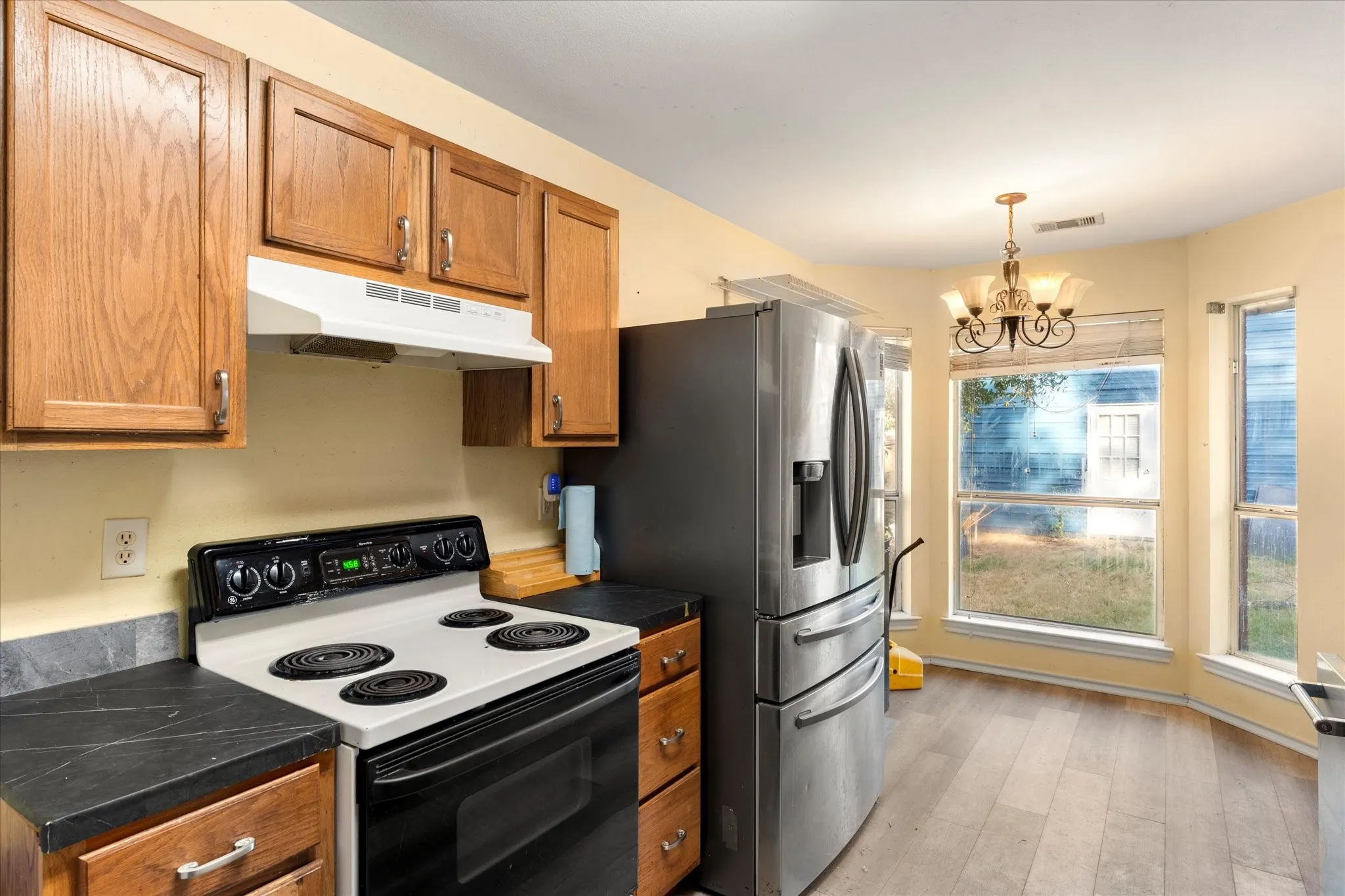 Single Family Residence For Sale in Henderson County , 316 Coral Reef Street, Gun Barrel City, Texas 75156, 3 Bedroom, 2 Bathroom, Garage spaces, 1,472 Sqft, built in 2001, Preowned, mls#21251888, Real Estate Agent in Gun Barrel City, Homes For Sale in Henderson county, Homes For Sale in Gun Barrel City, Realtor in Gun Barrel City Texas, Real Estate Brokerage Independent Realty Texas, Luminita Cordes Realtor