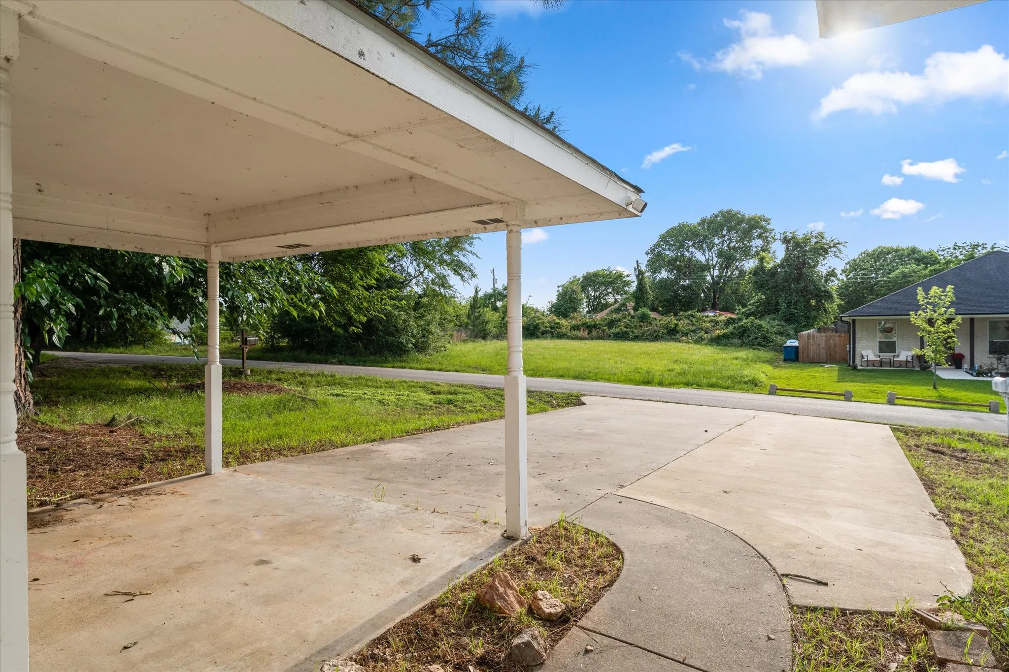 Single Family Residence For Sale in Henderson County , 316 Coral Reef Street, Gun Barrel City, Texas 75156, 3 Bedroom, 2 Bathroom, Garage spaces, 1,472 Sqft, built in 2001, Preowned, mls#21251888, Real Estate Agent in Gun Barrel City, Homes For Sale in Henderson county, Homes For Sale in Gun Barrel City, Realtor in Gun Barrel City Texas, Real Estate Brokerage Independent Realty Texas, Luminita Cordes Realtor