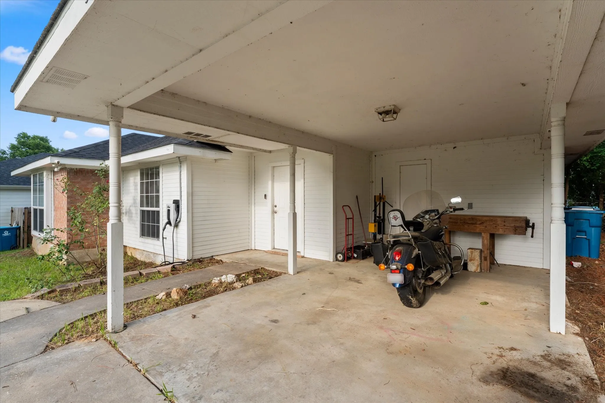 Single Family Residence For Sale in Henderson County , 316 Coral Reef Street, Gun Barrel City, Texas 75156, 3 Bedroom, 2 Bathroom, Garage spaces, 1,472 Sqft, built in 2001, Preowned, mls#21251888, Real Estate Agent in Gun Barrel City, Homes For Sale in Henderson county, Homes For Sale in Gun Barrel City, Realtor in Gun Barrel City Texas, Real Estate Brokerage Independent Realty Texas, Luminita Cordes Realtor