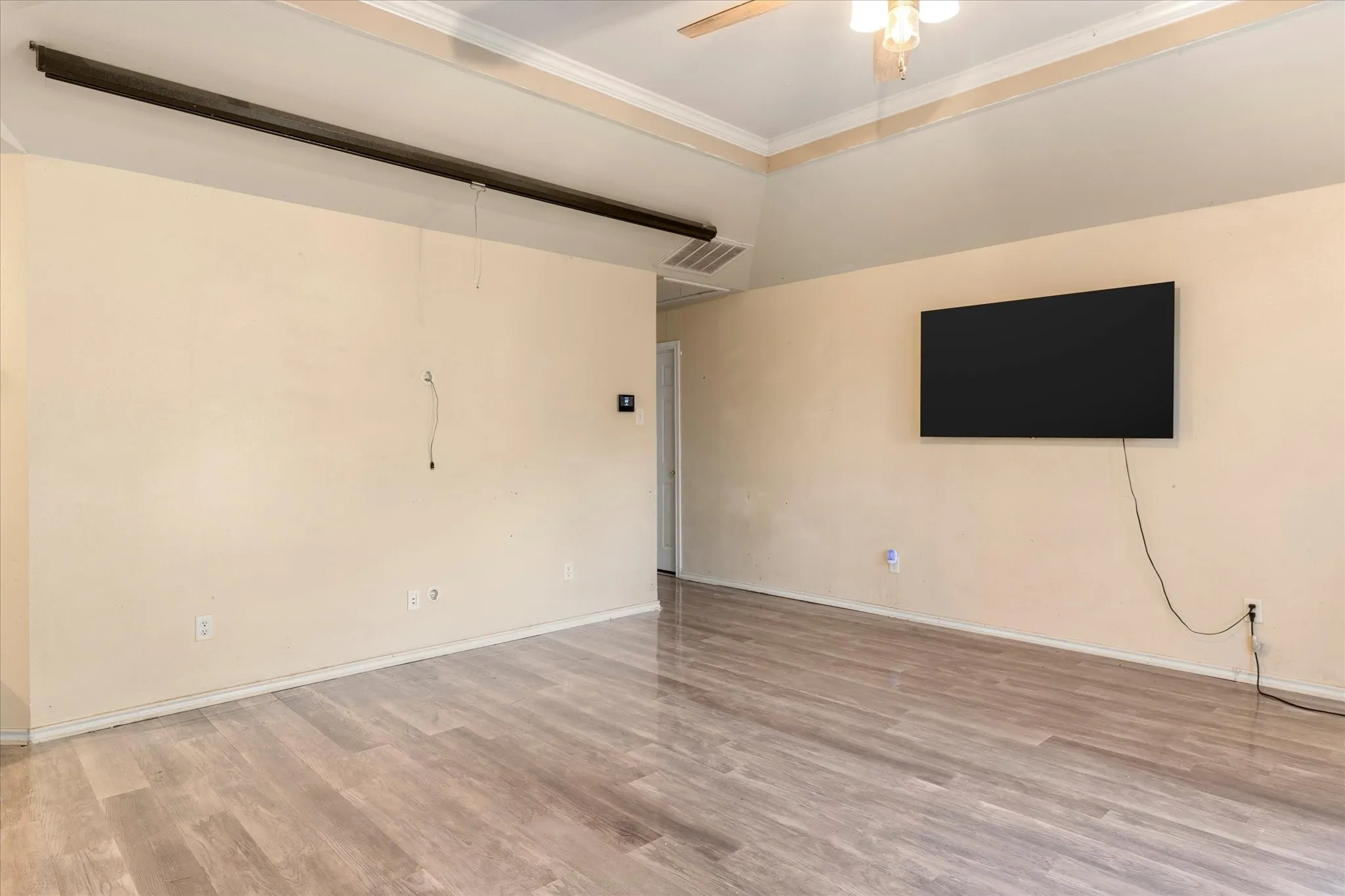 Single Family Residence For Sale in Henderson County , 316 Coral Reef Street, Gun Barrel City, Texas 75156, 3 Bedroom, 2 Bathroom, Garage spaces, 1,472 Sqft, built in 2001, Preowned, mls#21251888, Real Estate Agent in Gun Barrel City, Homes For Sale in Henderson county, Homes For Sale in Gun Barrel City, Realtor in Gun Barrel City Texas, Real Estate Brokerage Independent Realty Texas, Luminita Cordes Realtor